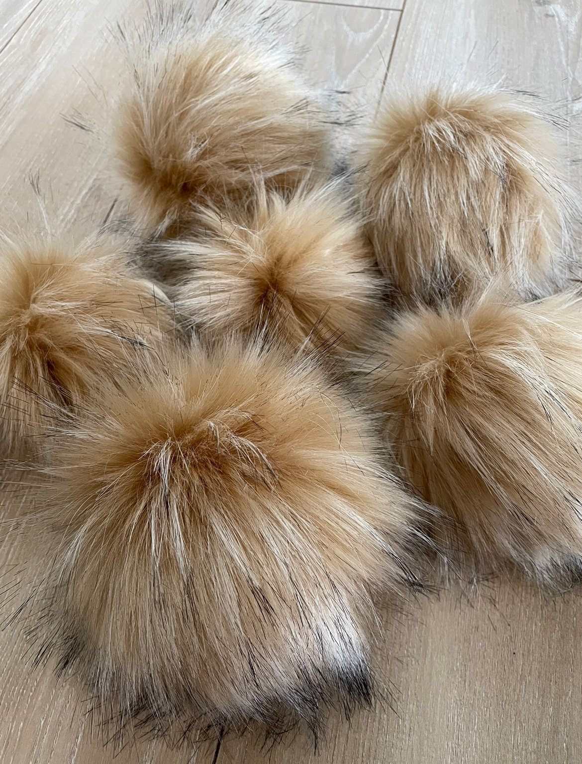 Luxe Latte pom pom