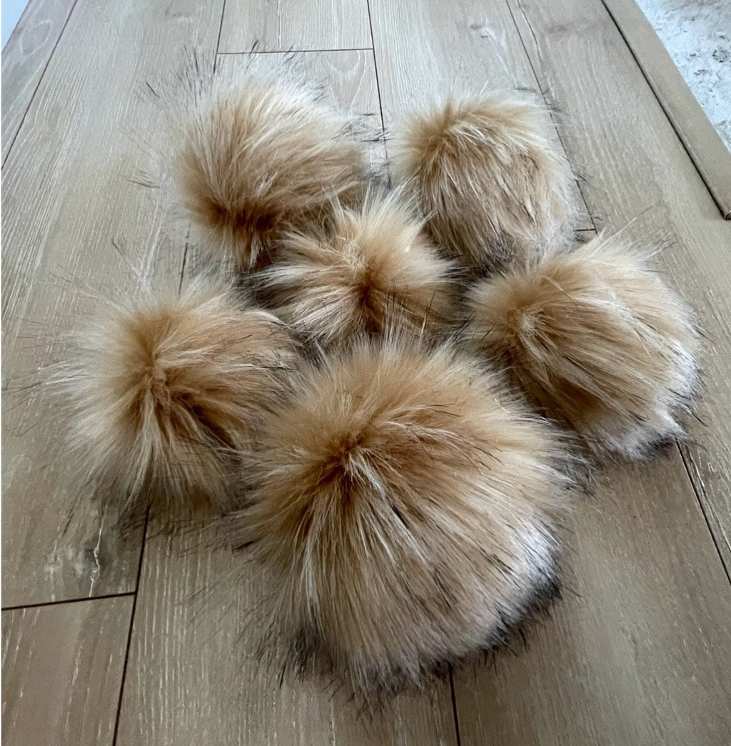 Luxe Latte pom pom
