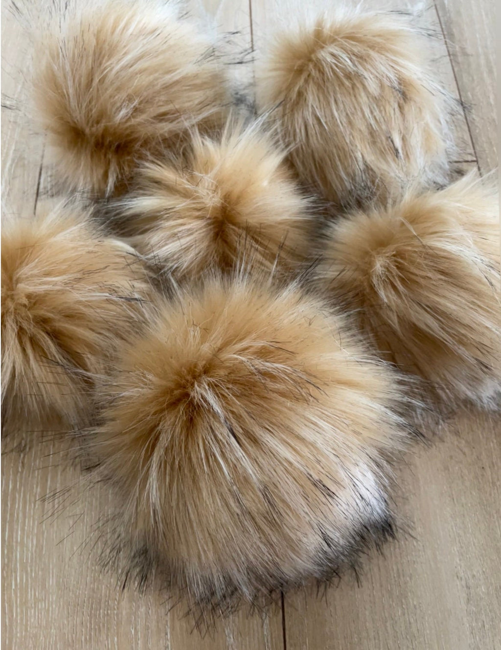 Luxe Latte pom pom