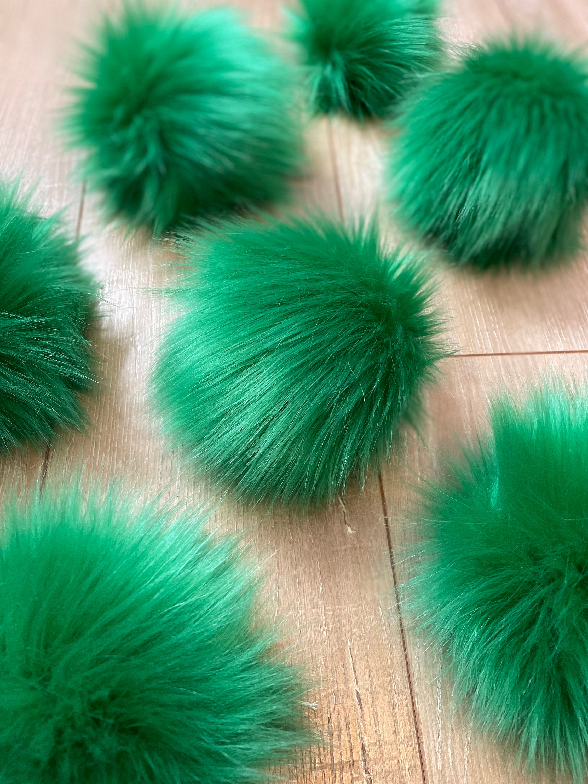 Kelly green Pom