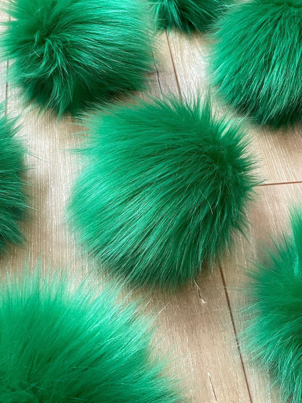Kelly green Pom