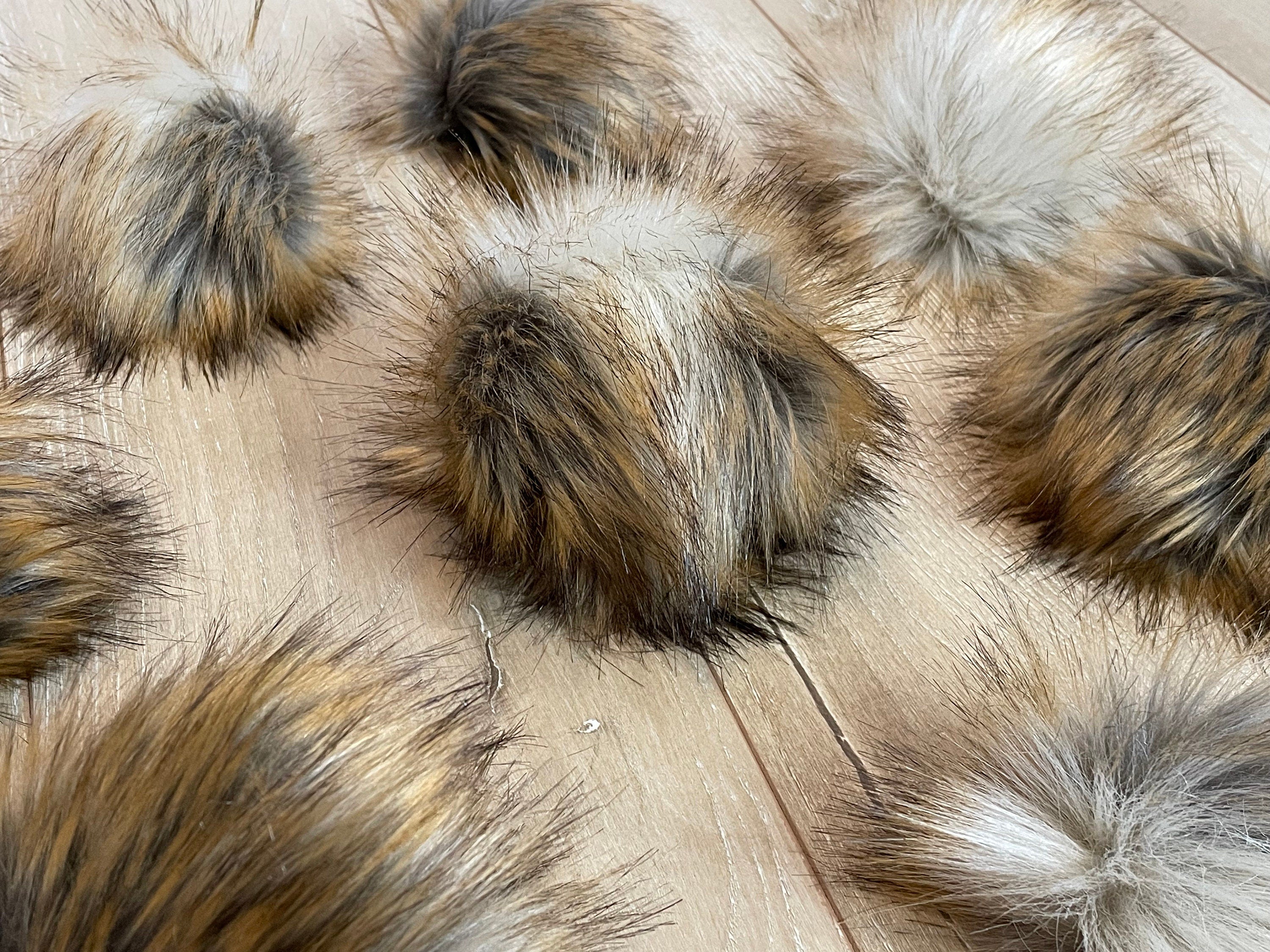 Mammoth faux fur Pom Pom