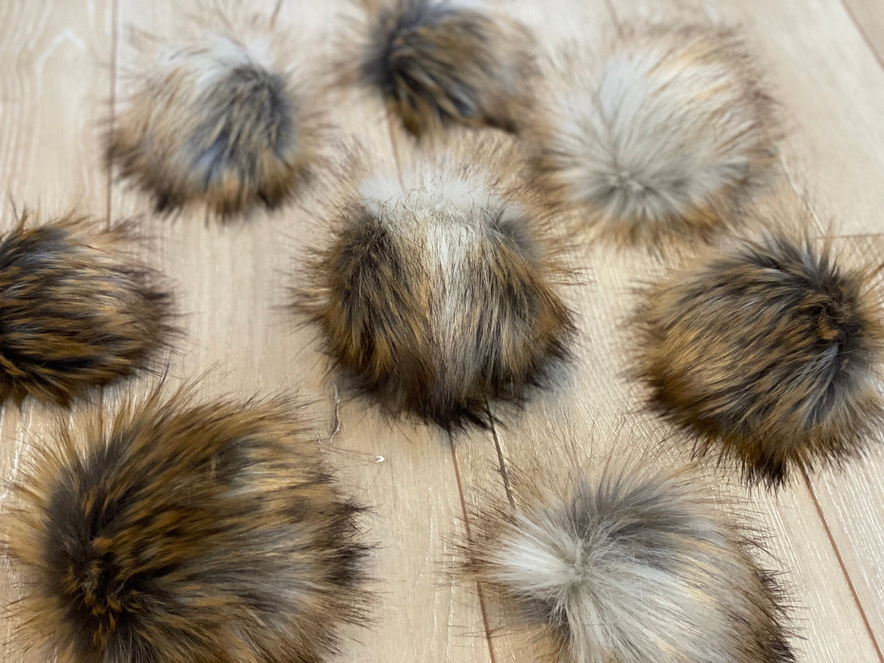 Mammoth faux fur Pom Pom