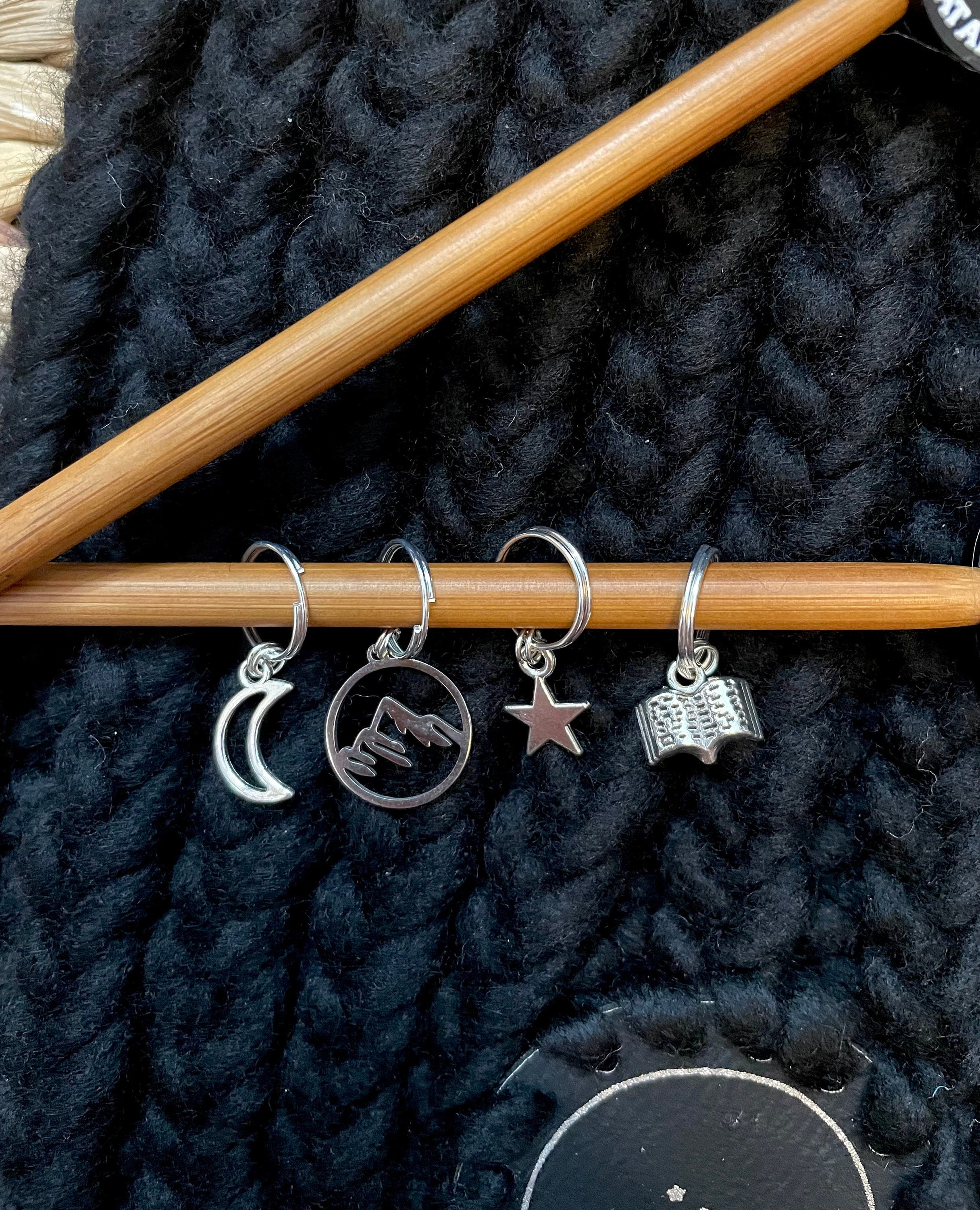 Acotar inspired stitch markers