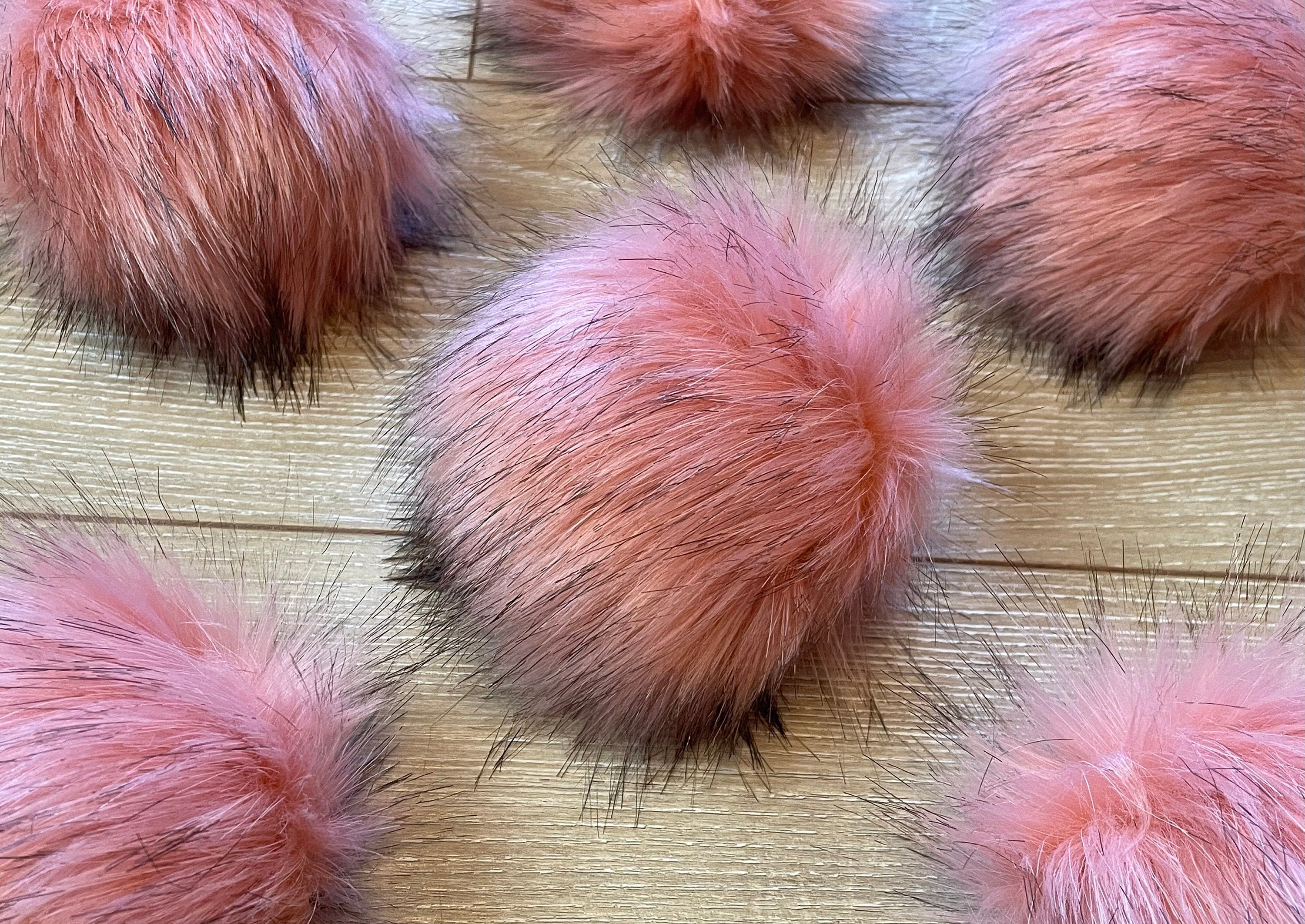 Flamingo faux fur Pom