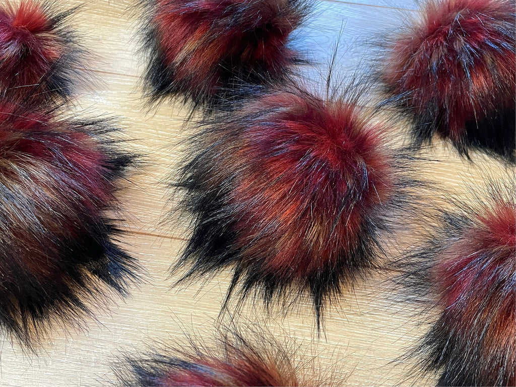 Scarlet luxe Pom