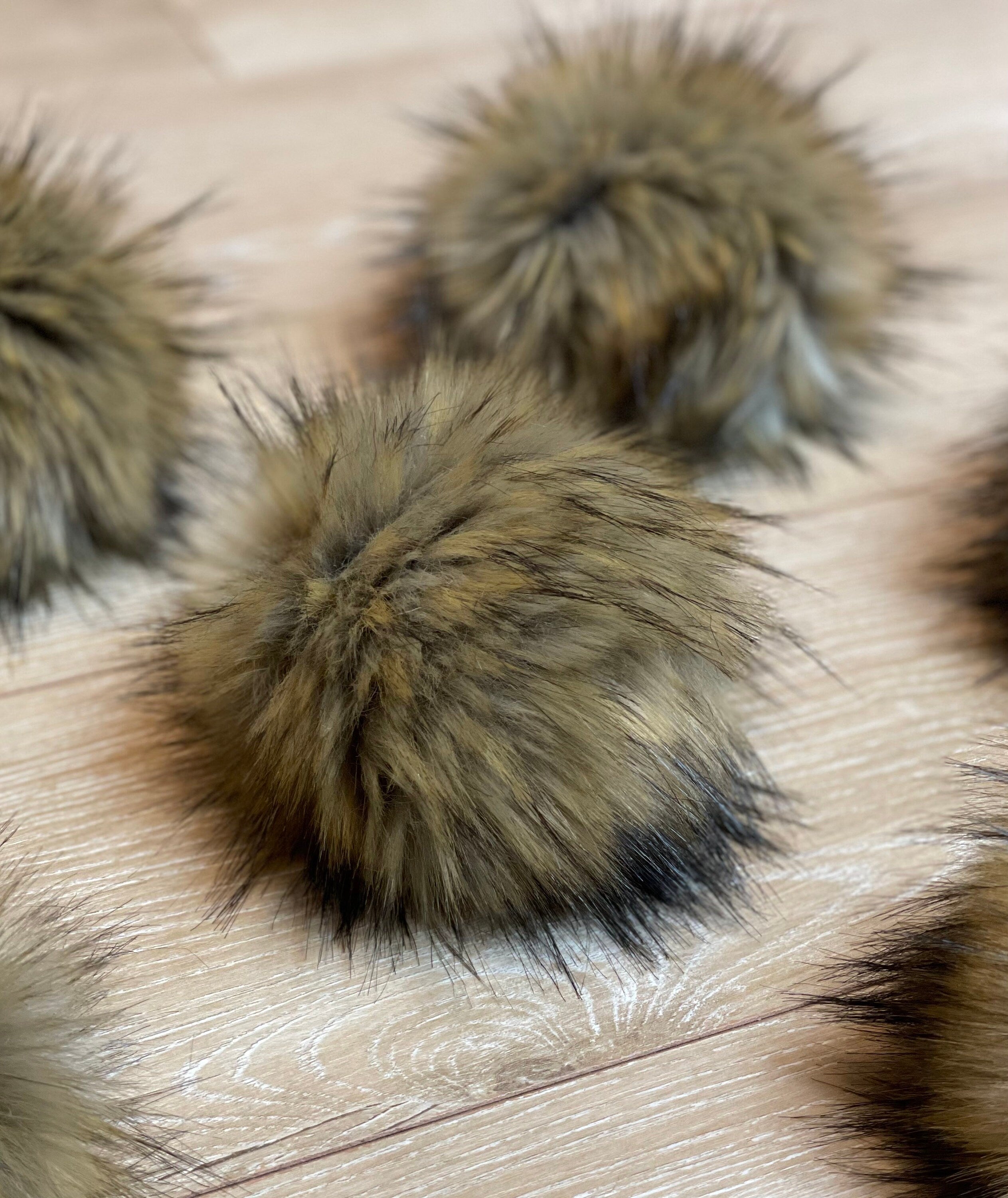 Vintage wolf faux fur pom pom