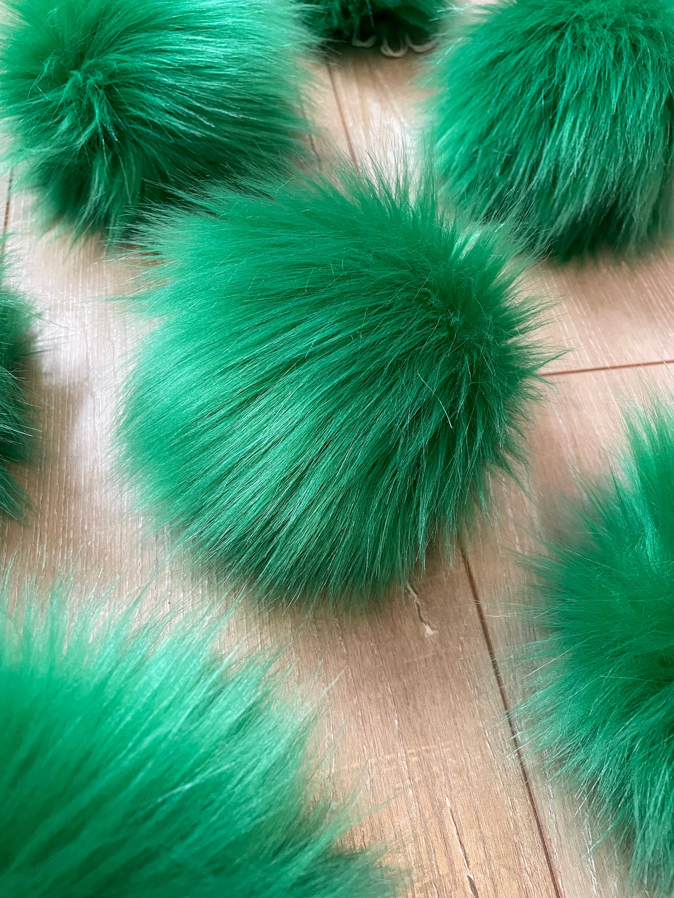 Kelly green Pom