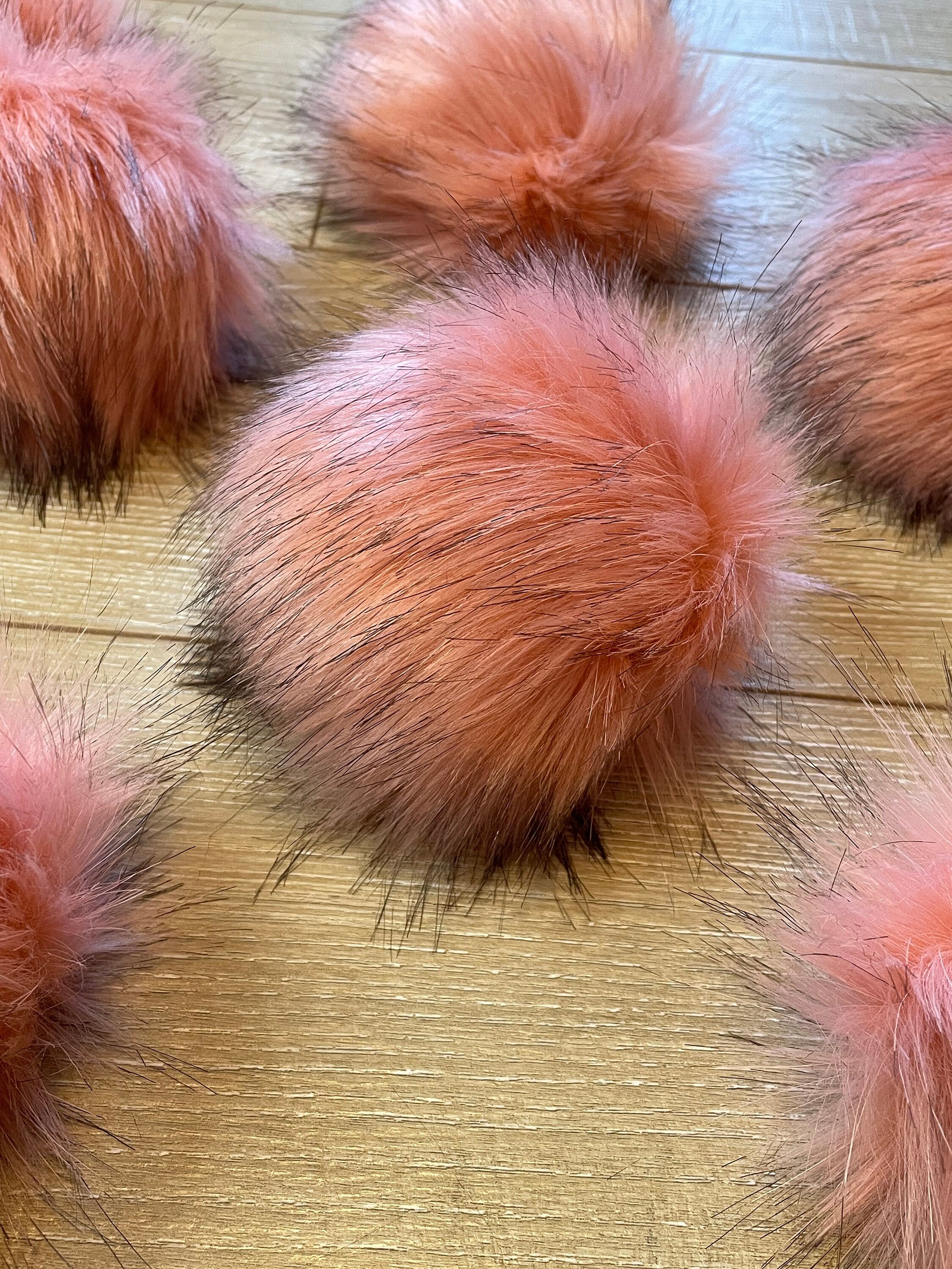 Flamingo faux fur Pom