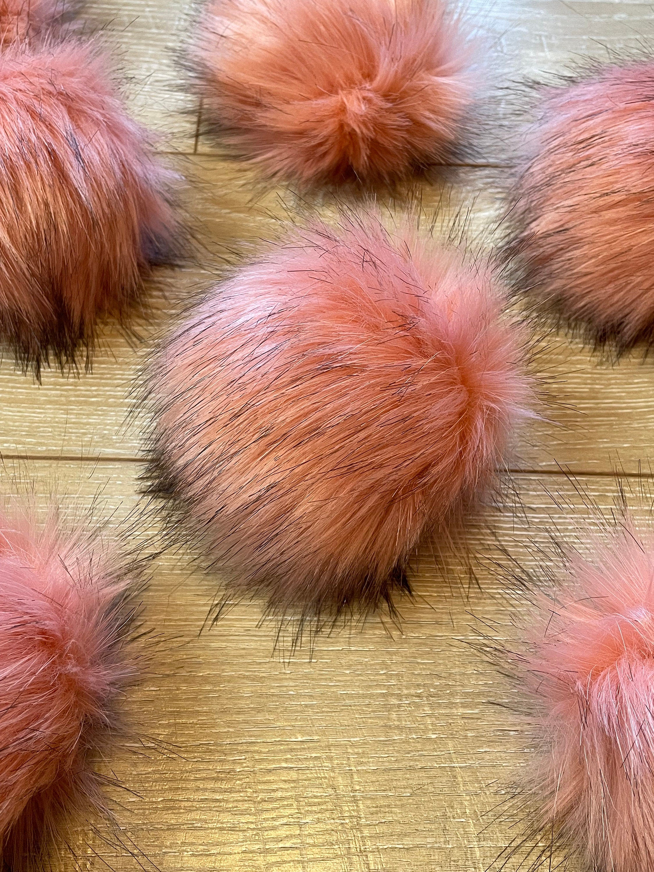 Flamingo faux fur Pom