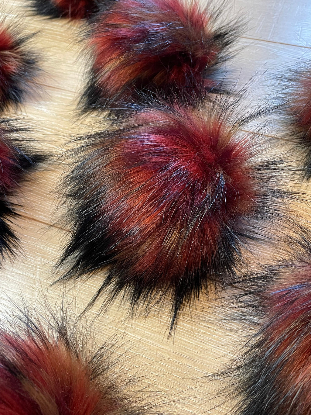 Scarlet luxe Pom