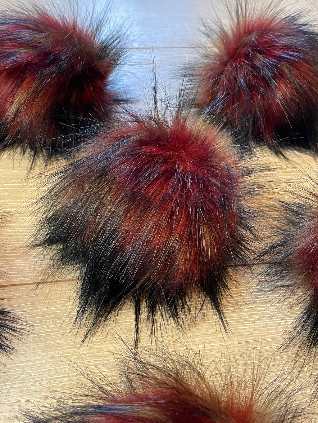 Scarlet luxe Pom