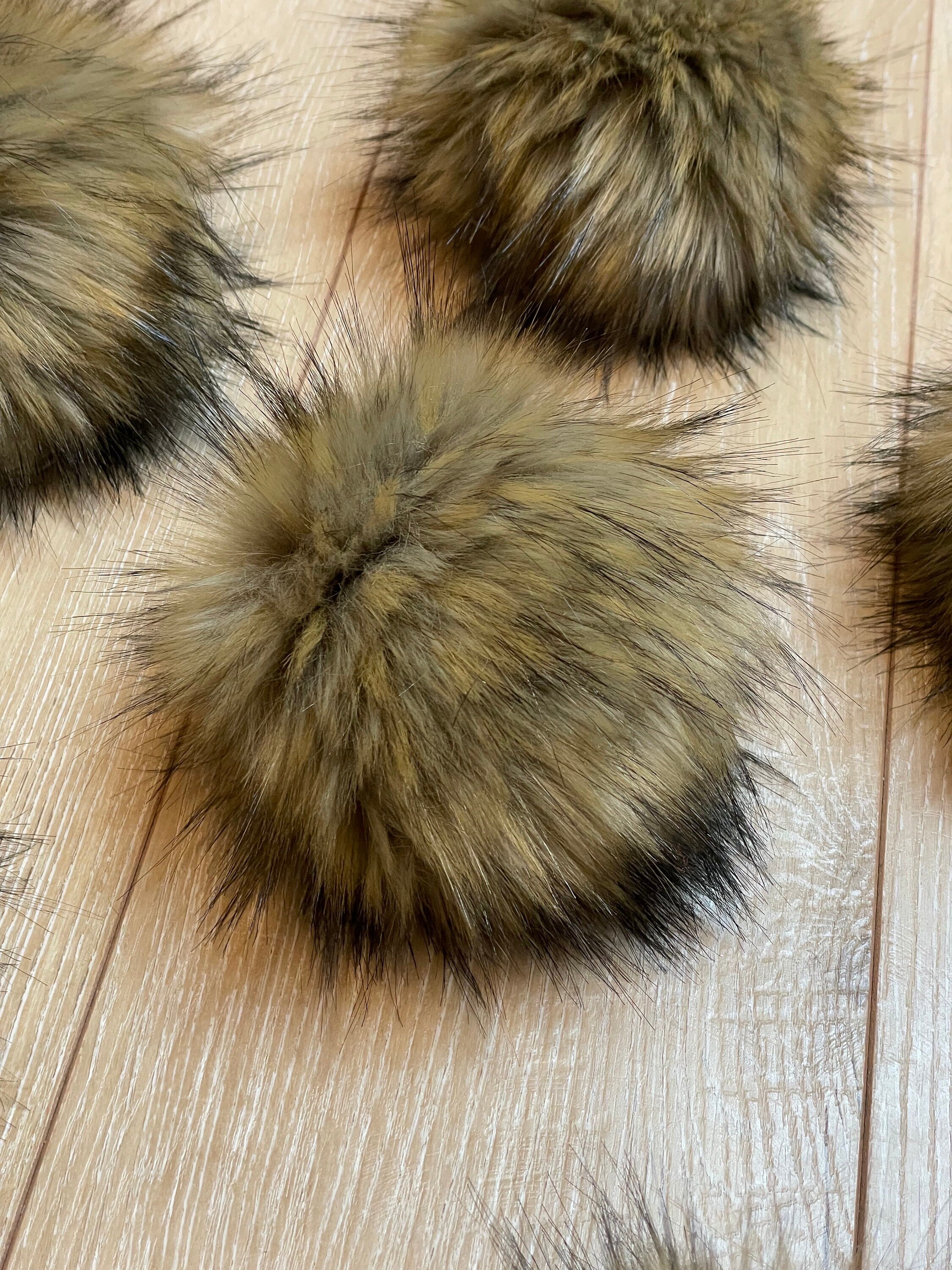Vintage wolf faux fur pom pom