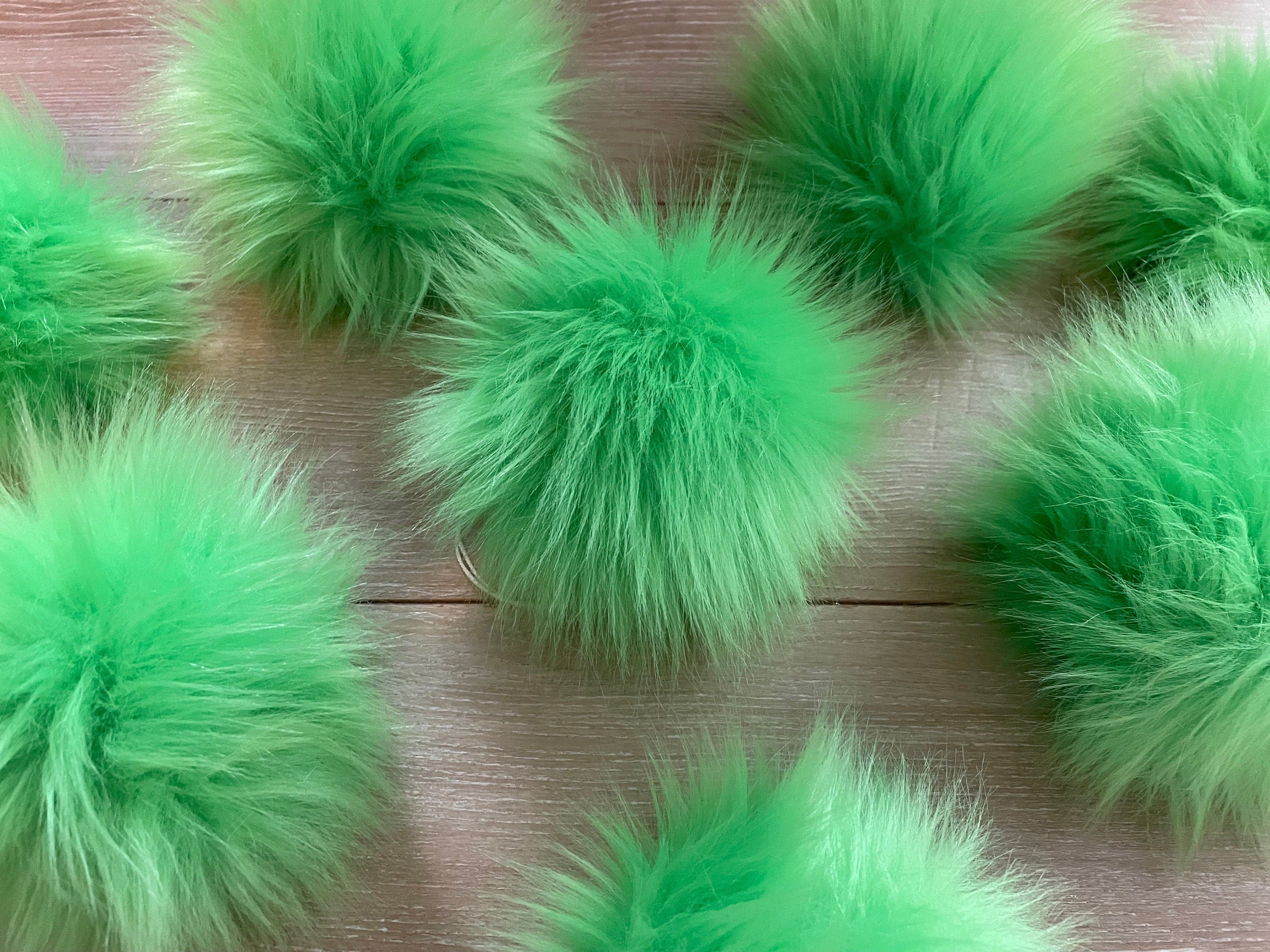Grass green Pom