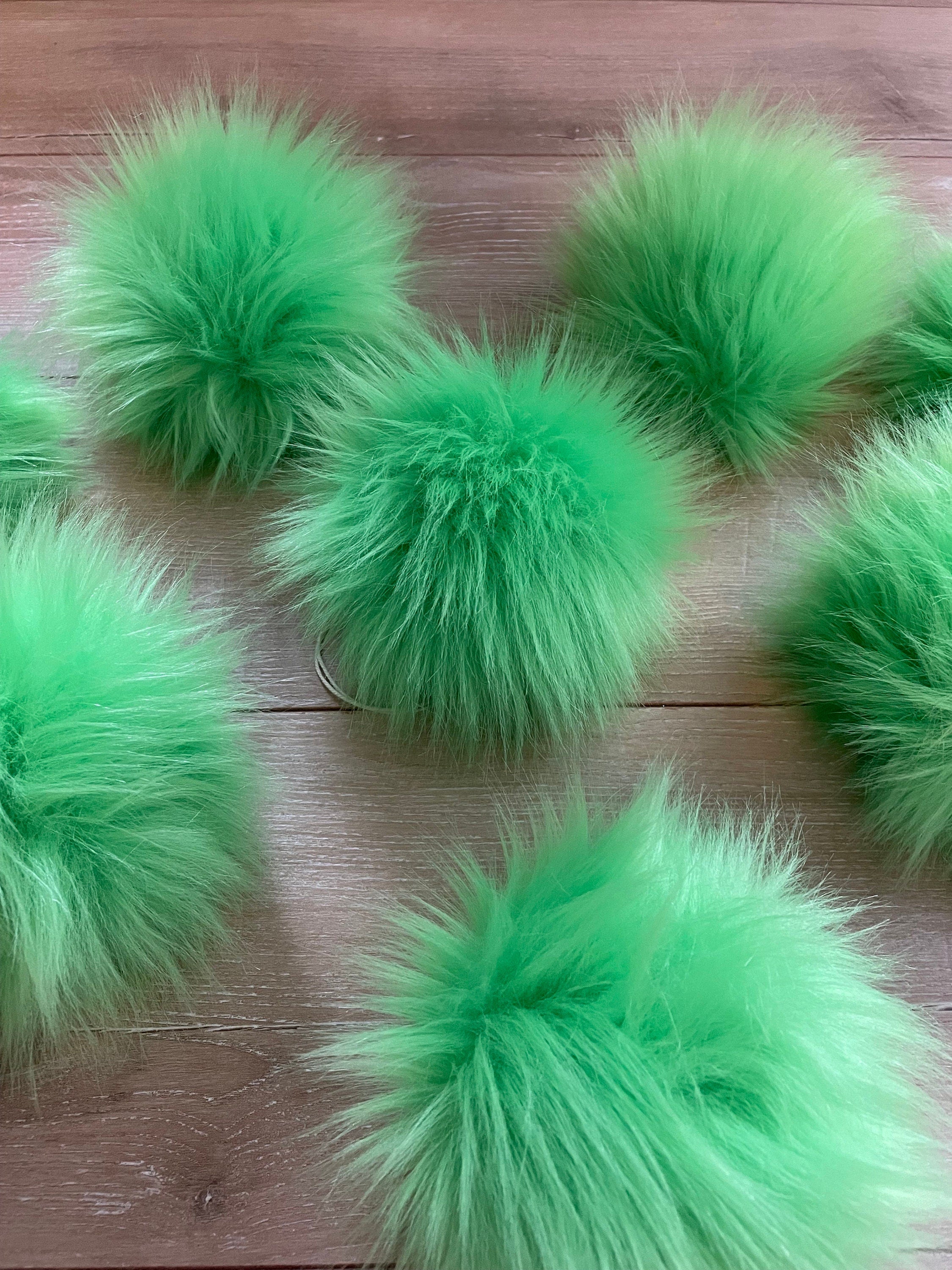 Grass green Pom