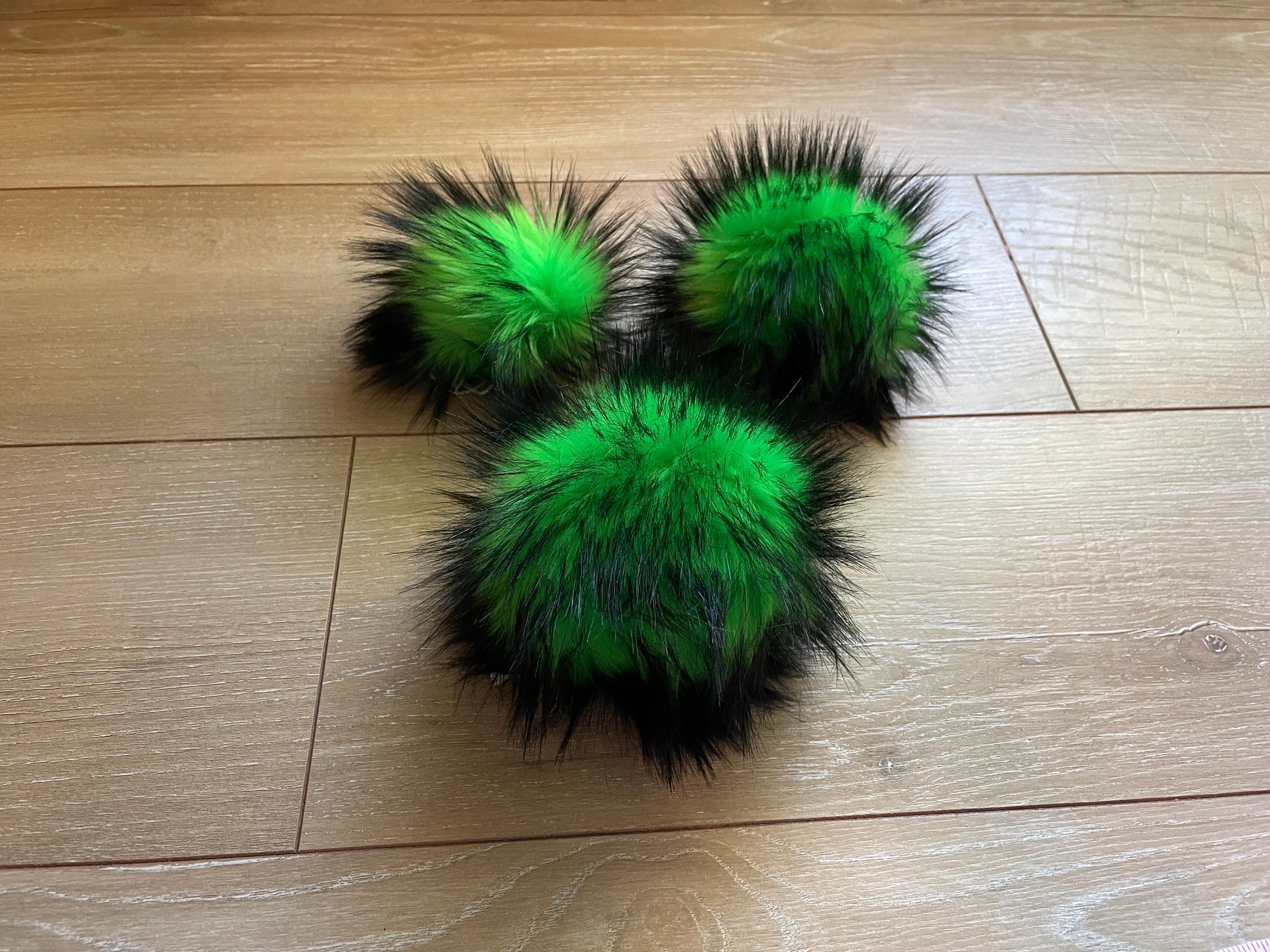 Green nights faux fur pom pom