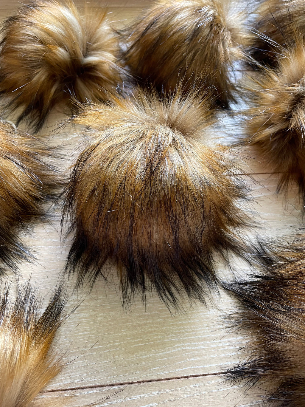 Goldy faux fur Pom