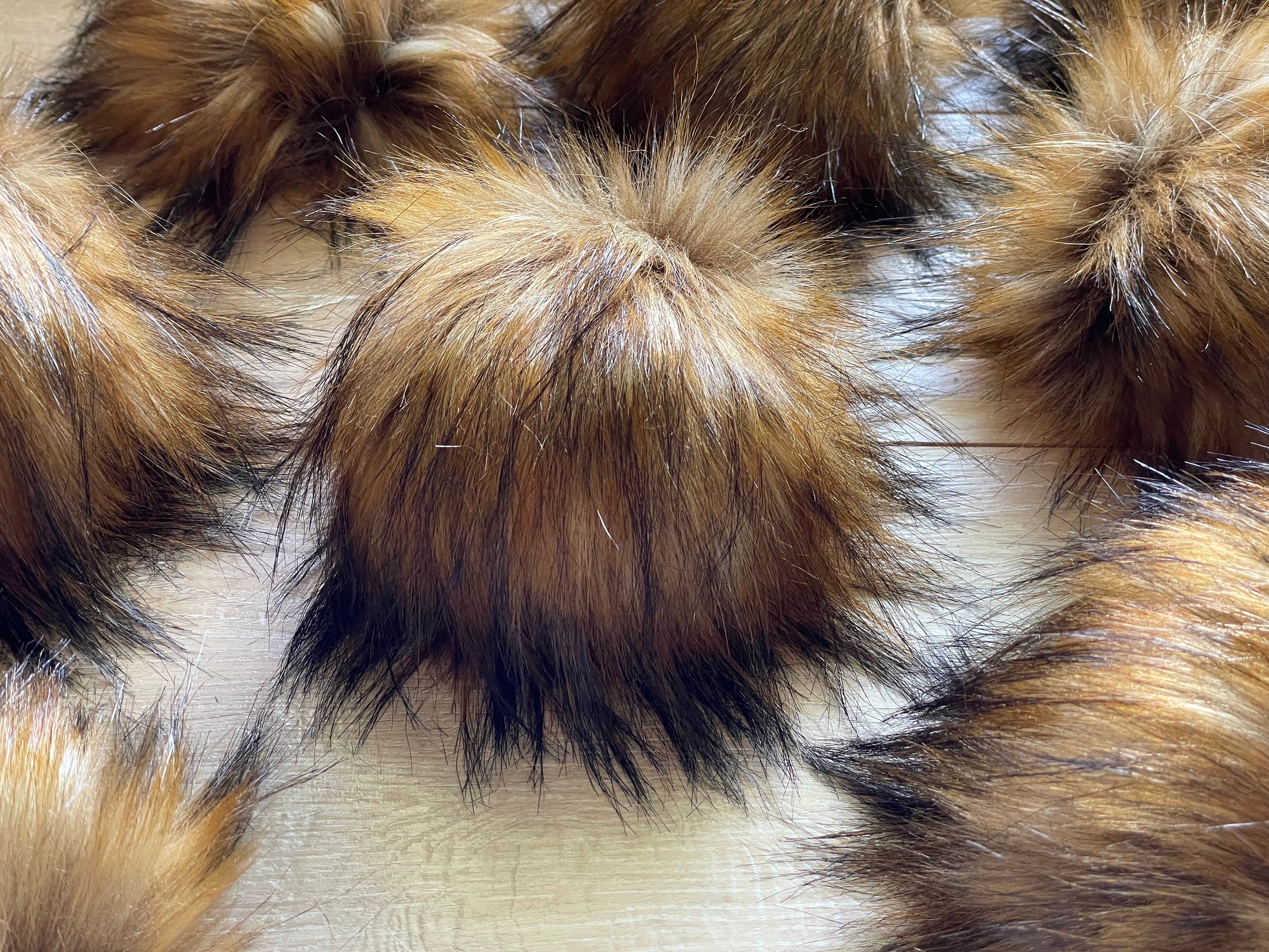 Goldy faux fur Pom