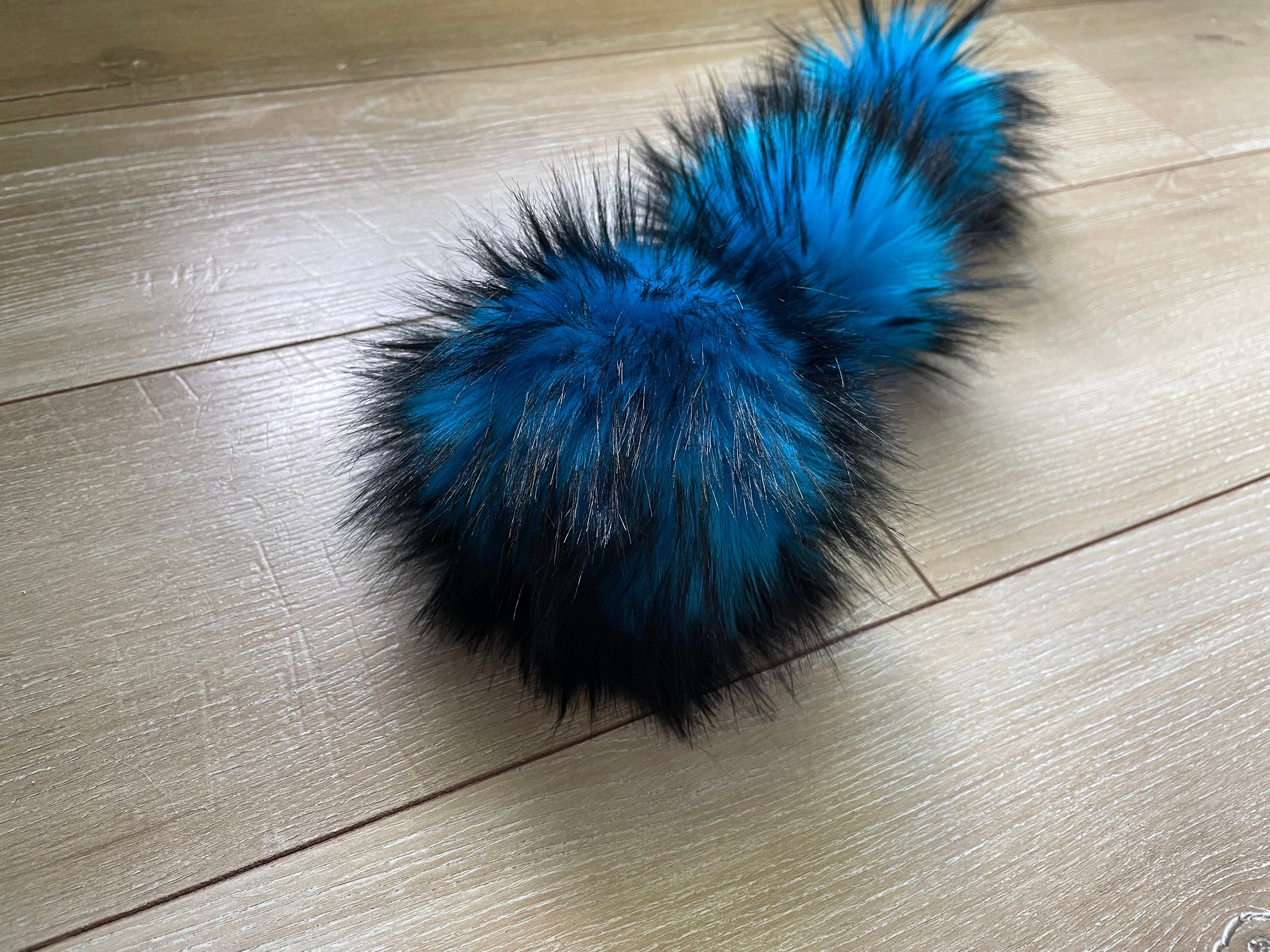 Blue nights faux fur pom pom