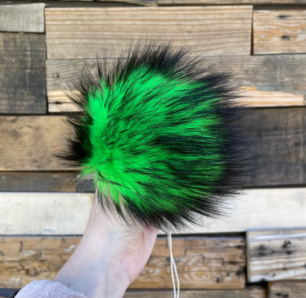 Green nights faux fur pom pom
