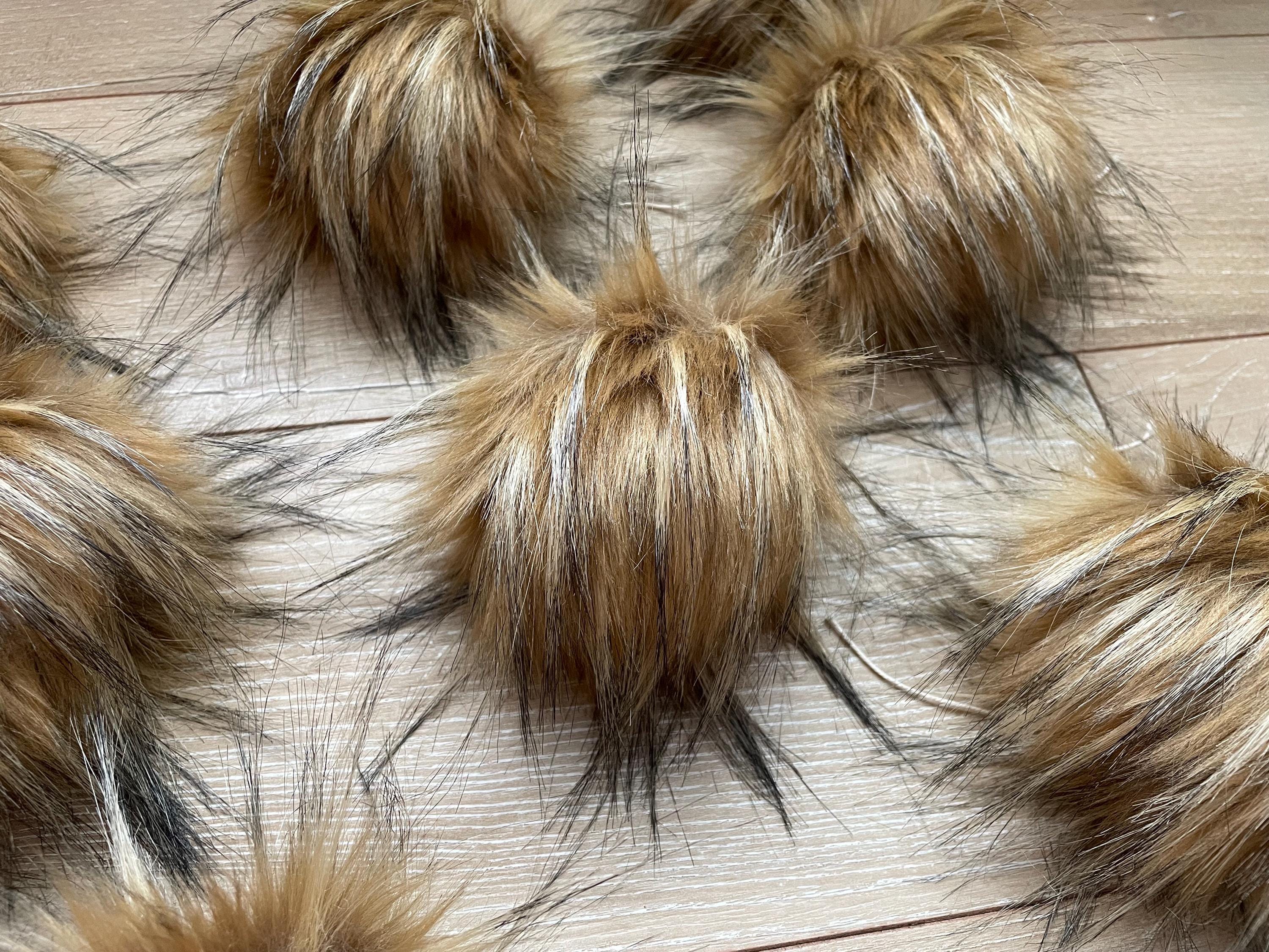 Crème brûlée Faux fur Pom Pom