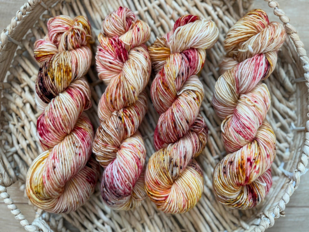 Morrigan hand dyed (worsted/aran)