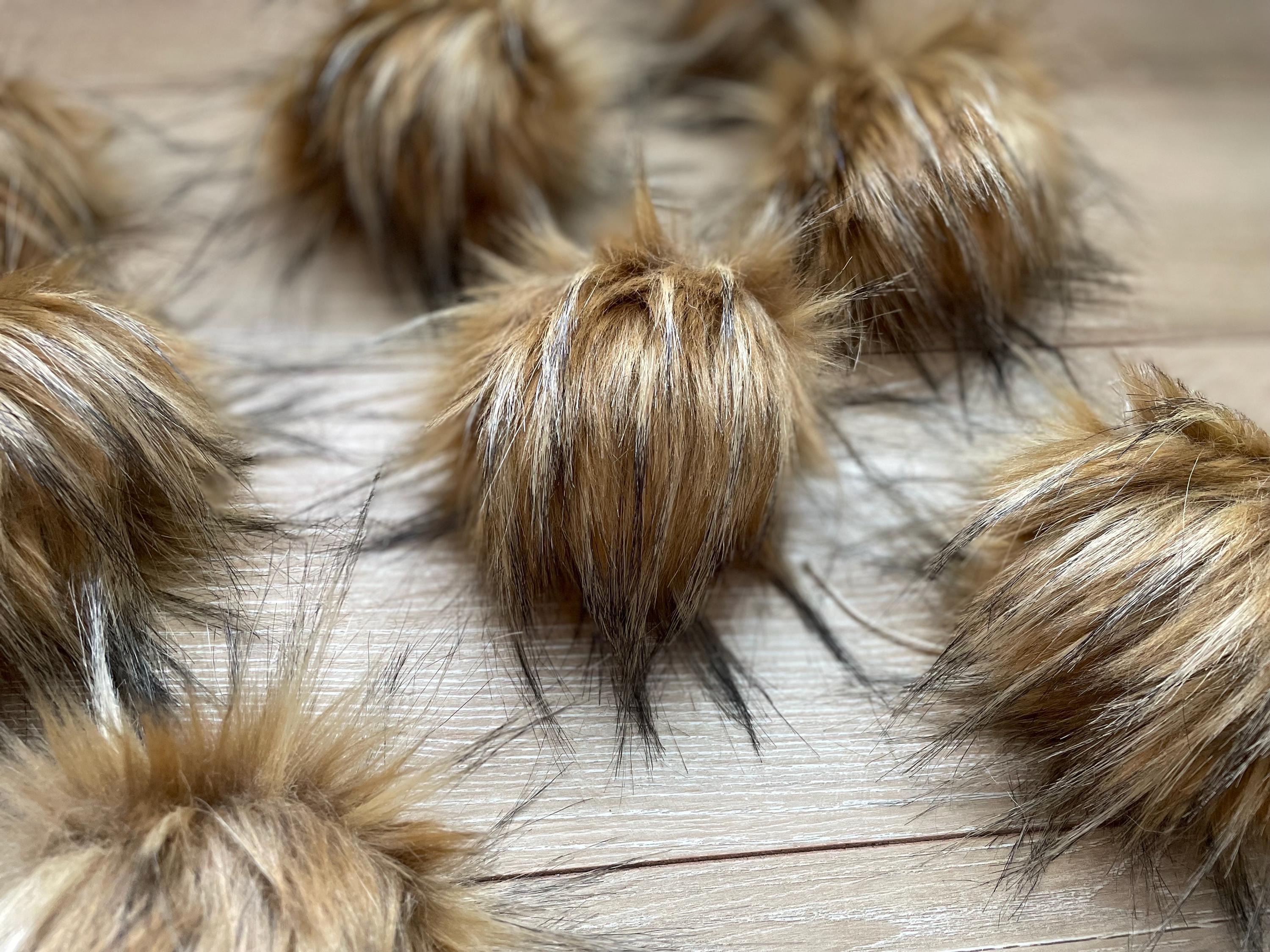 Crème brûlée Faux fur Pom Pom