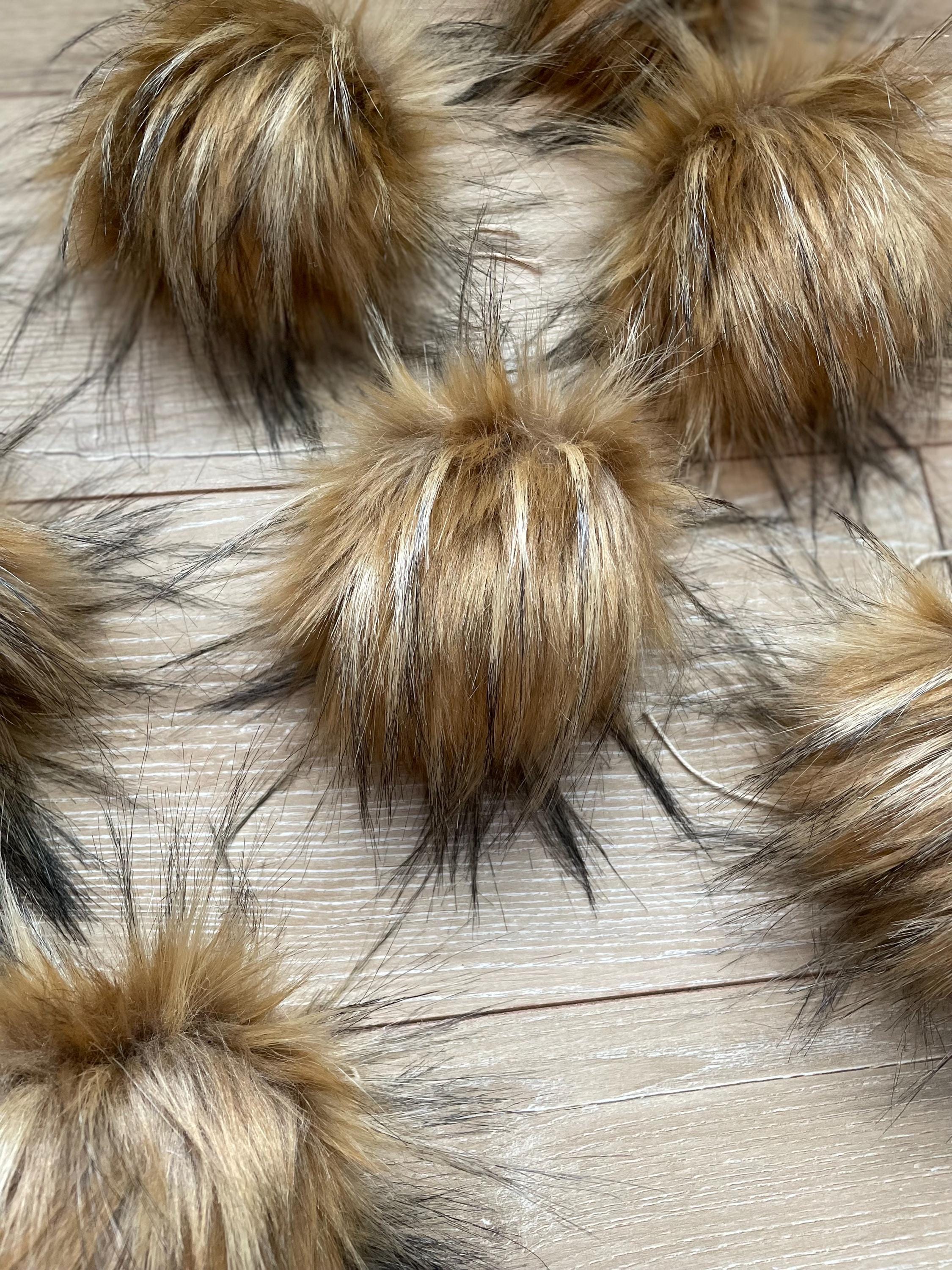 Crème brûlée Faux fur Pom Pom