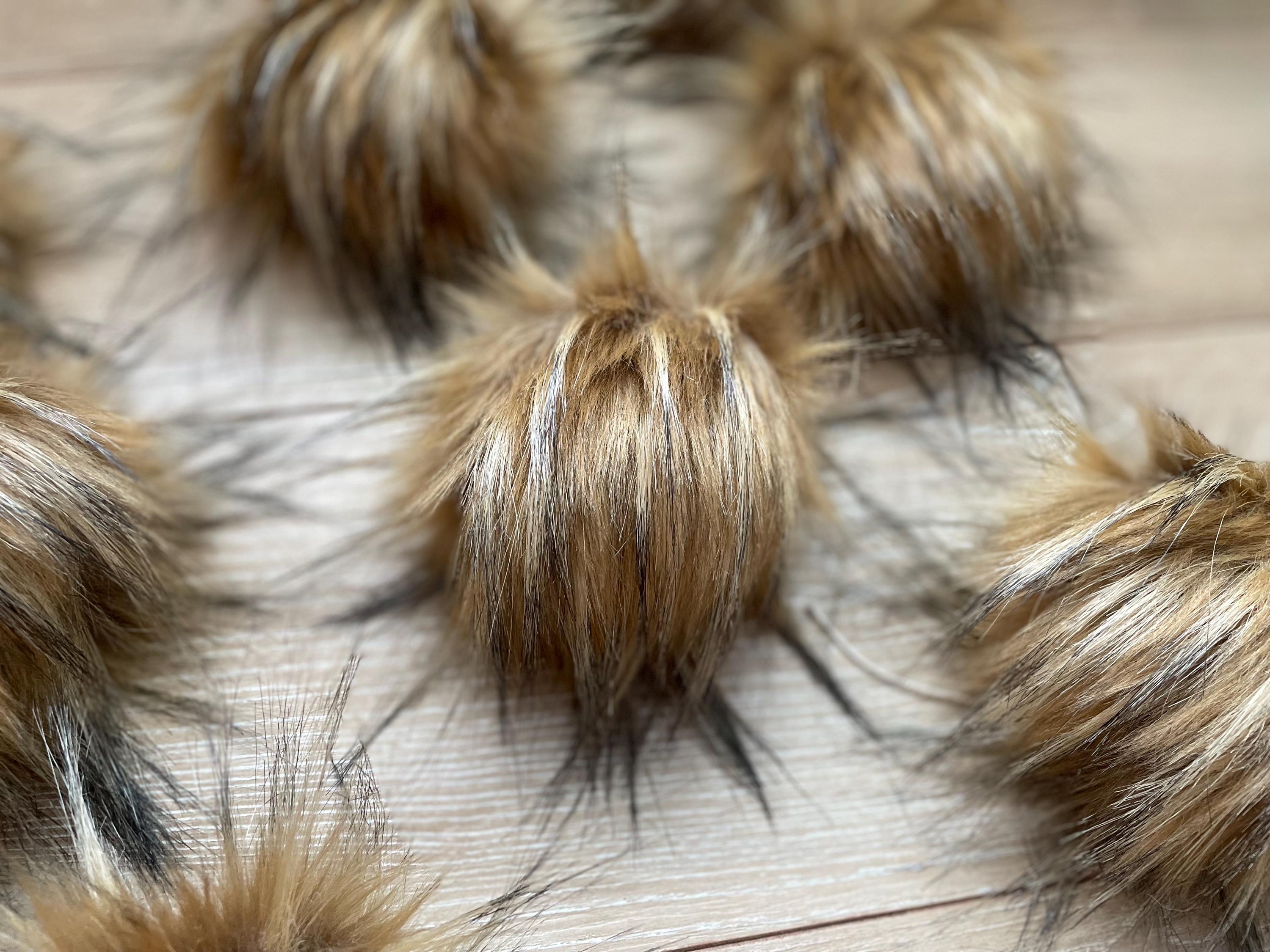 Crème brûlée Faux fur Pom Pom