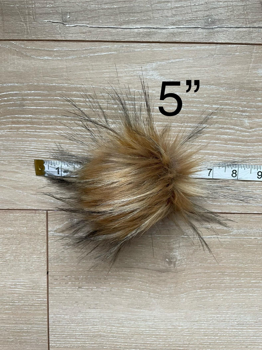 Crème brûlée Faux fur Pom Pom
