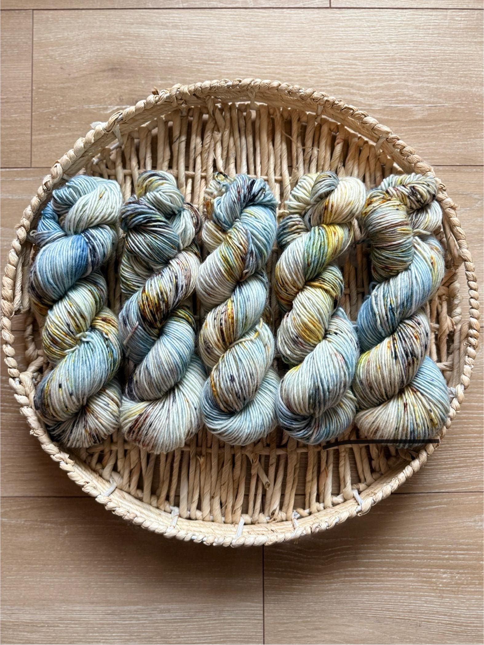 Nesta hand dyed (worsted/aran)