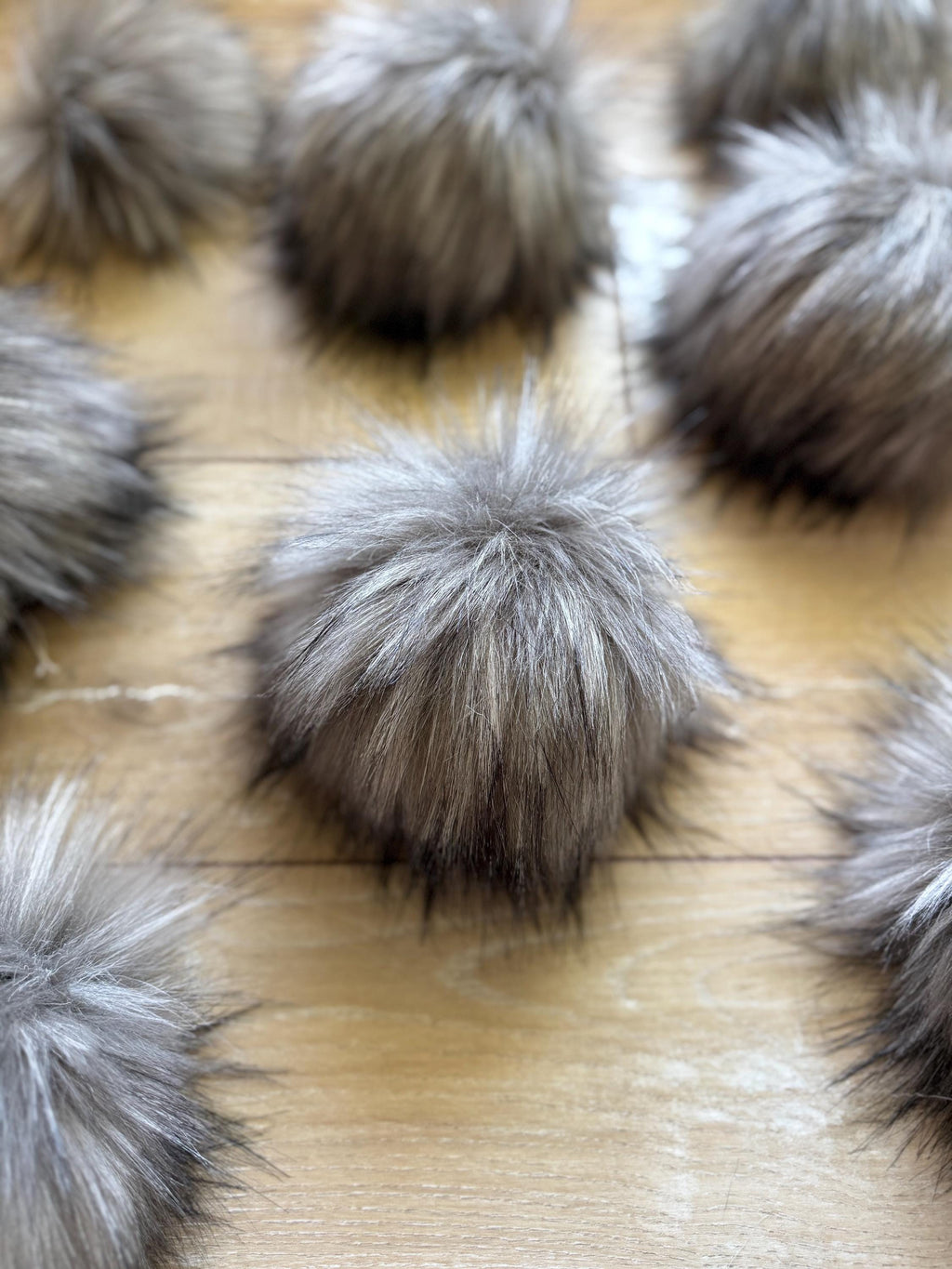 Tundra wolf luxe pom