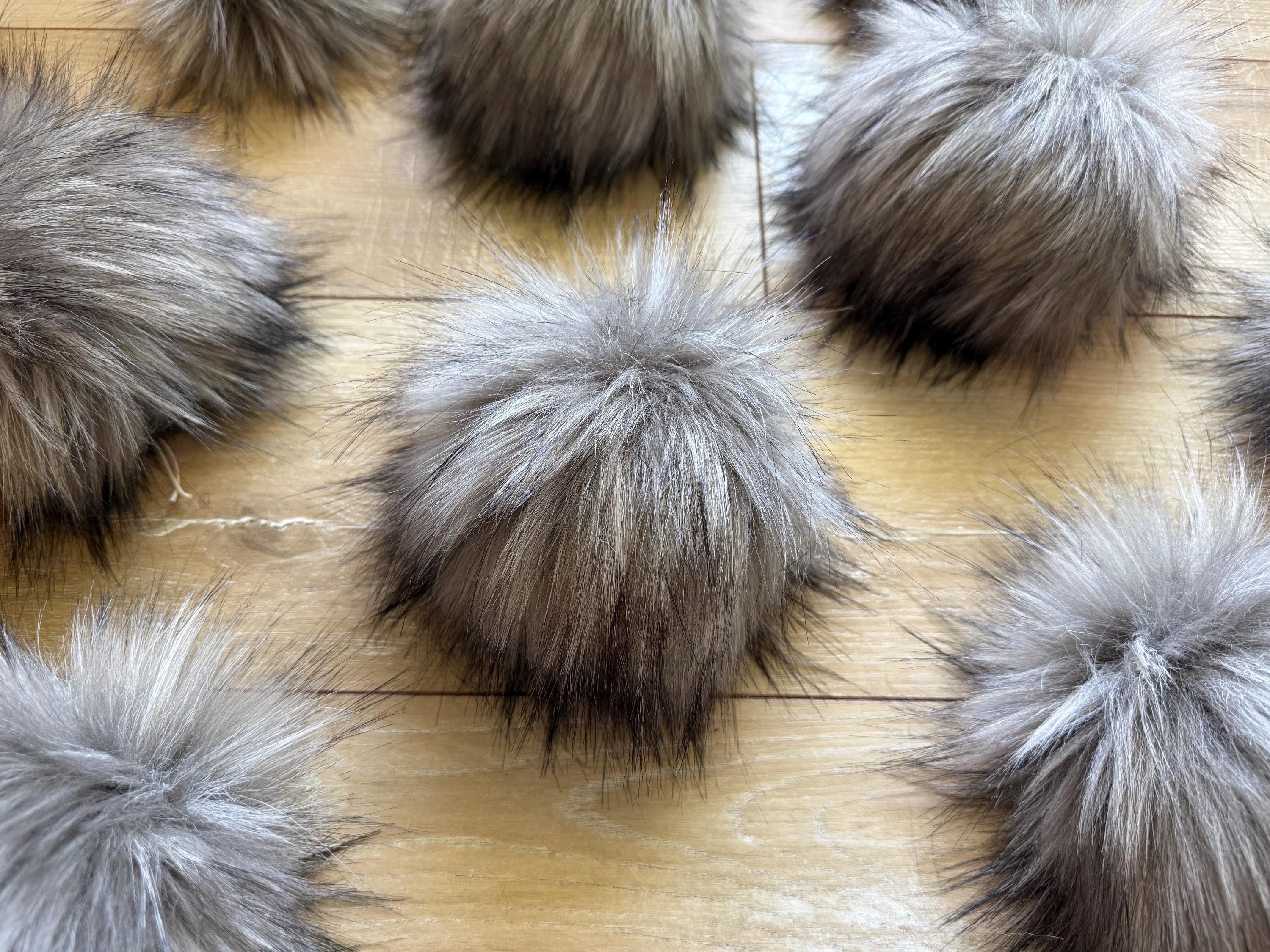 Tundra wolf luxe pom