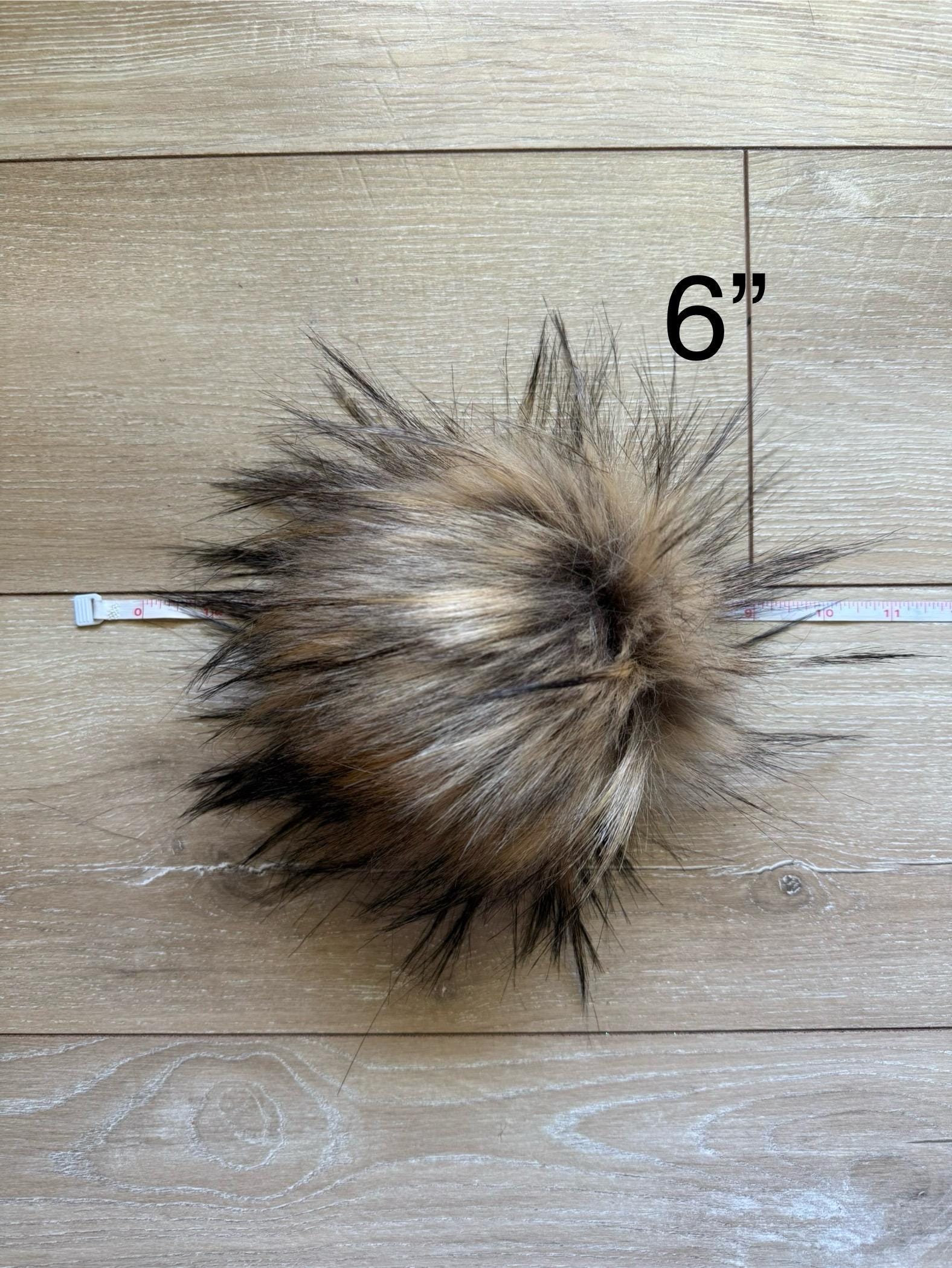 Grizzly luxe faux fur pom