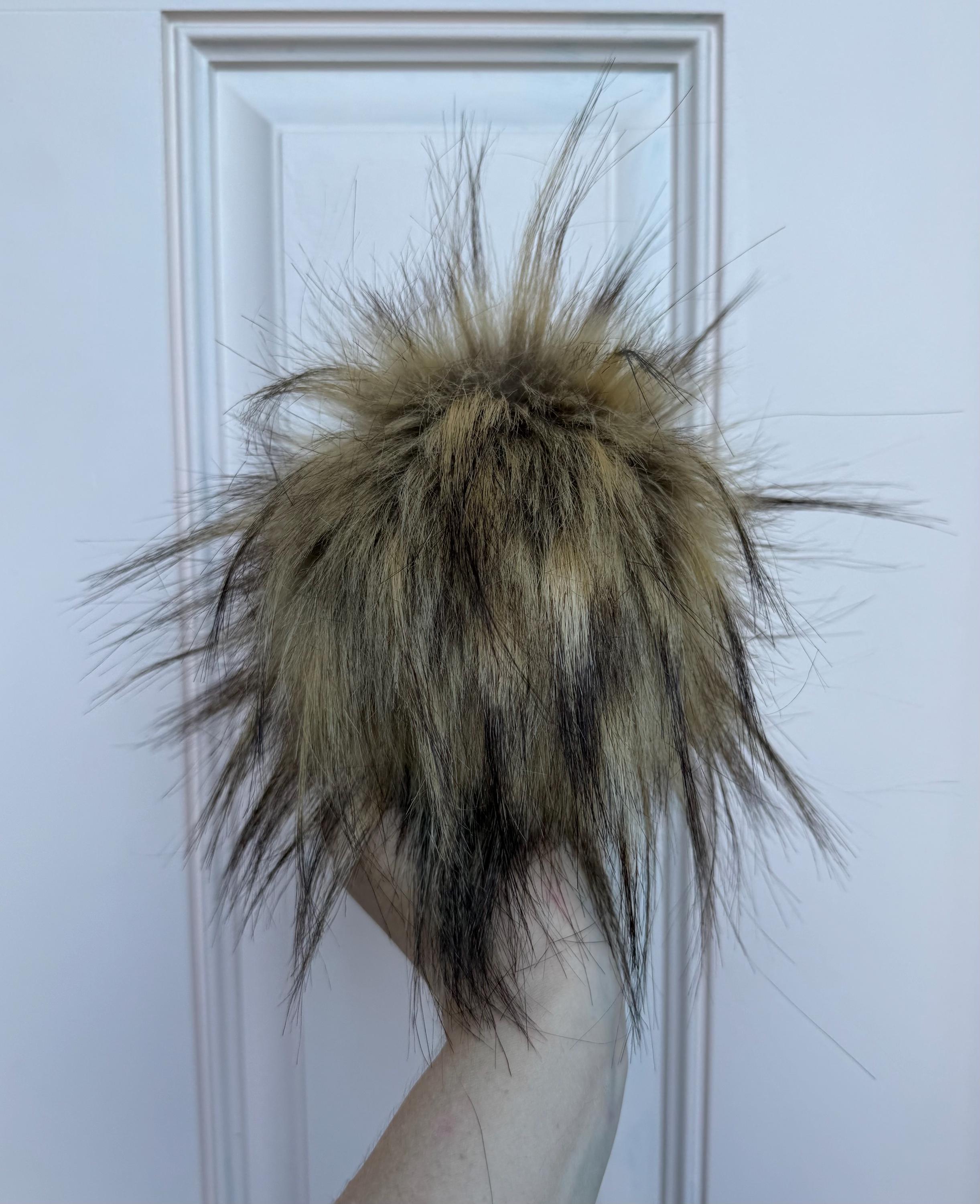 Grizzly luxe faux fur pom