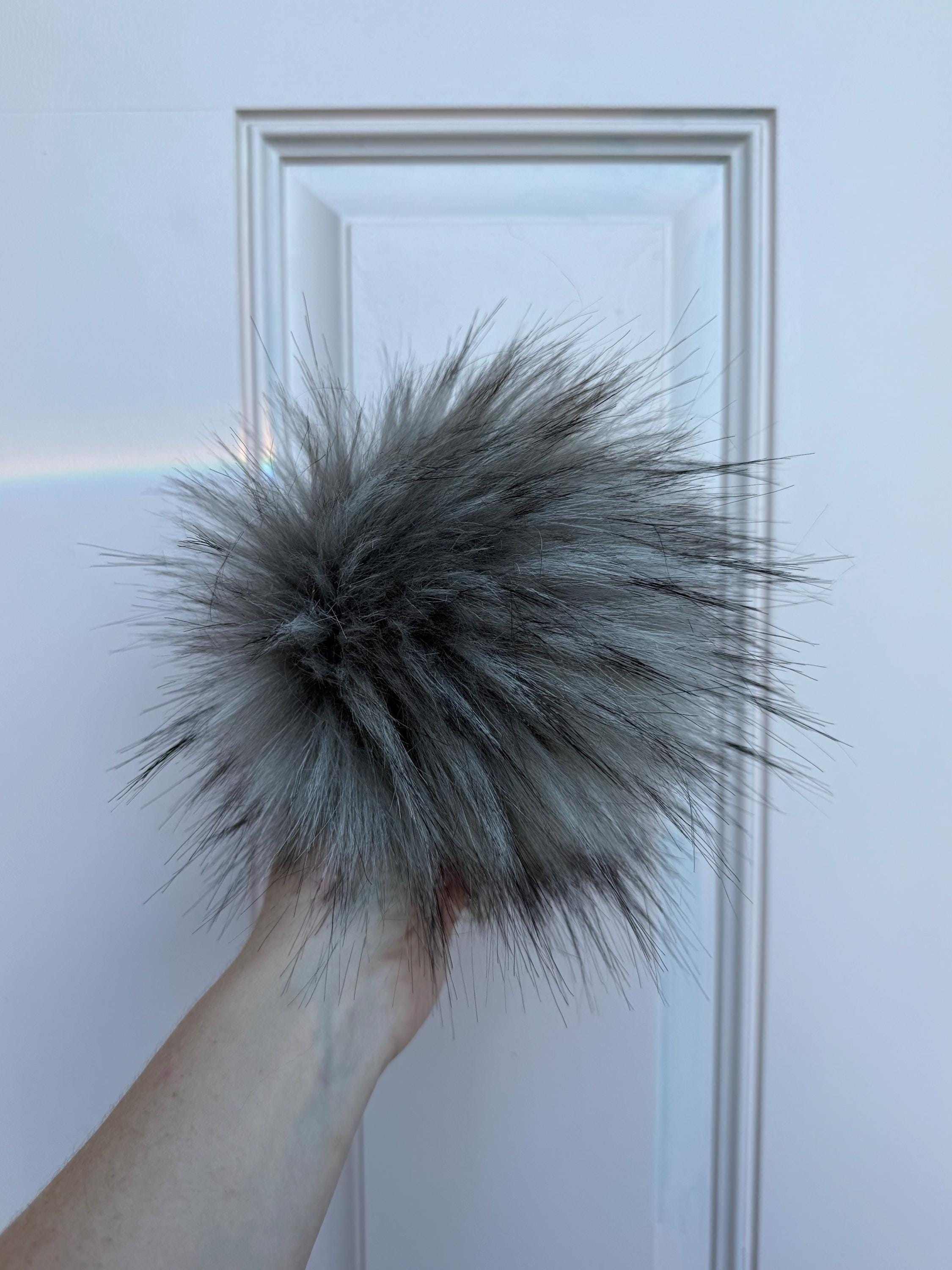 Tundra wolf luxe pom