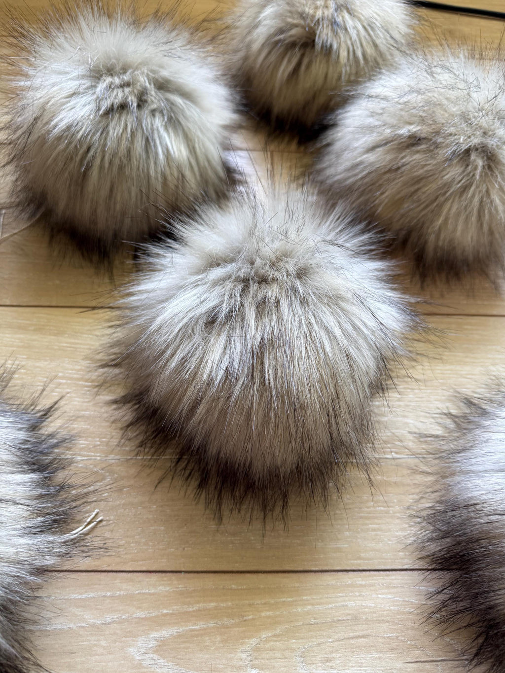 Timber wolf luxe pom
