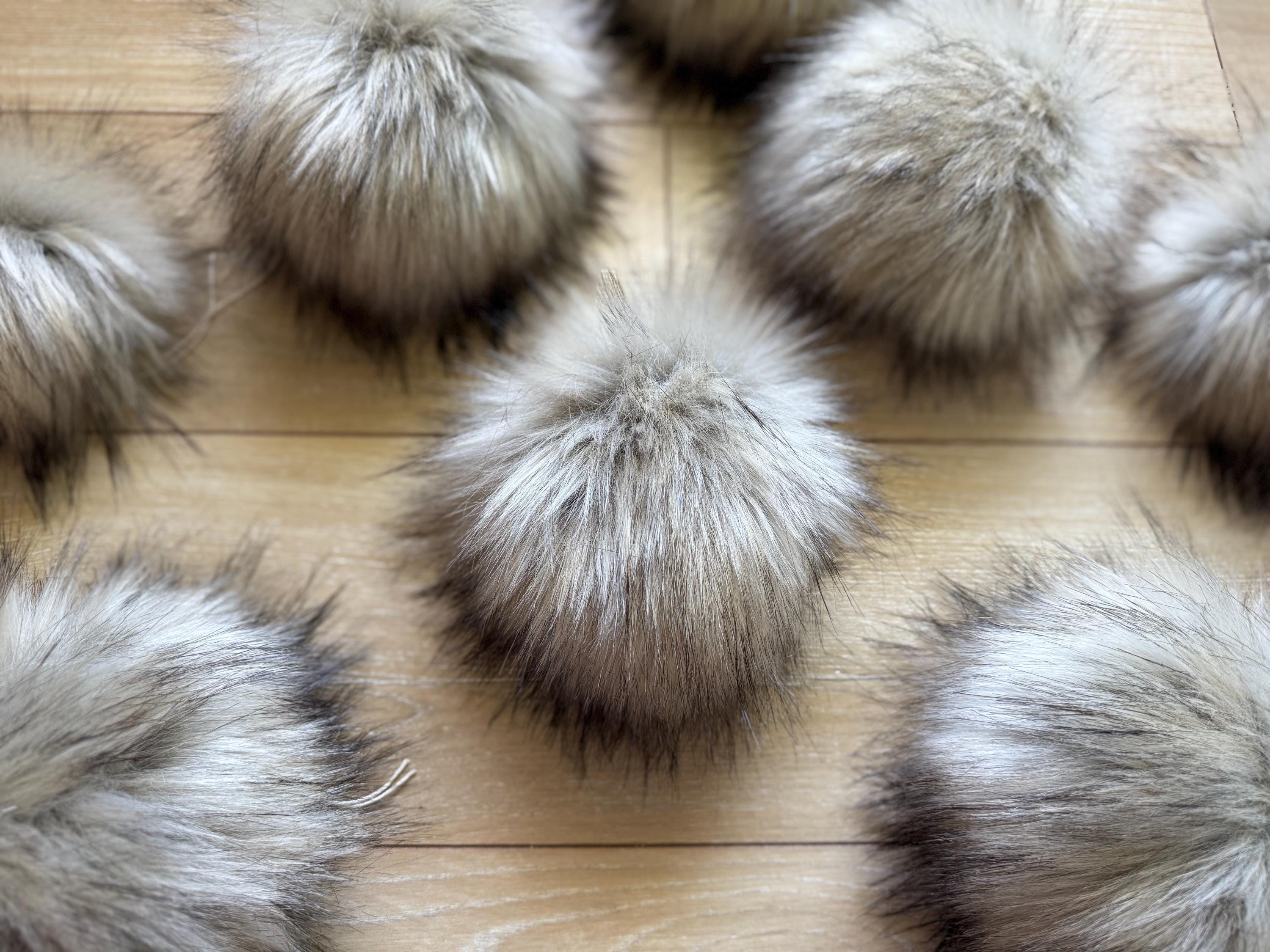 Timber wolf luxe pom