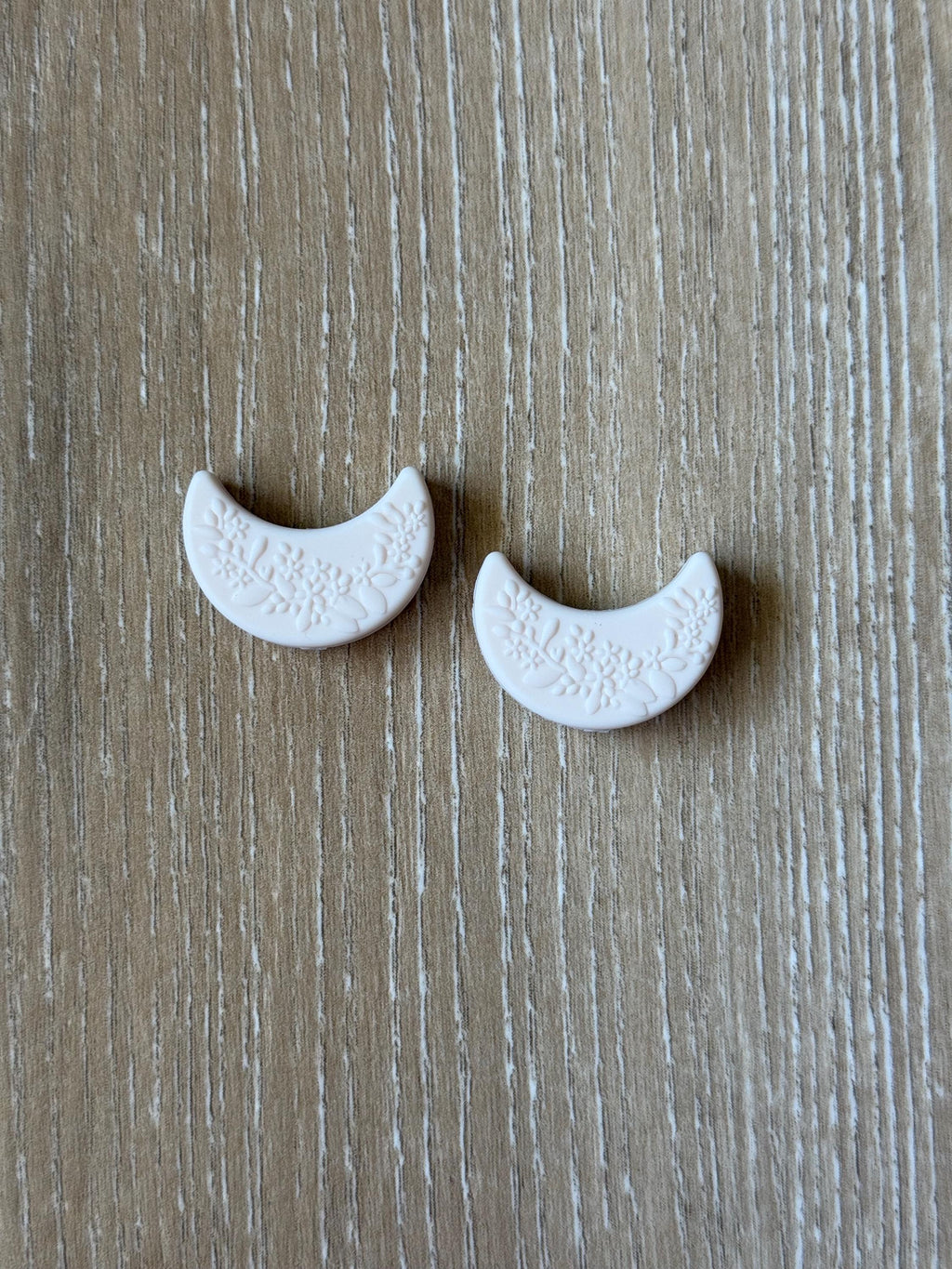 Crescent moon needle stoppers for knitting needles