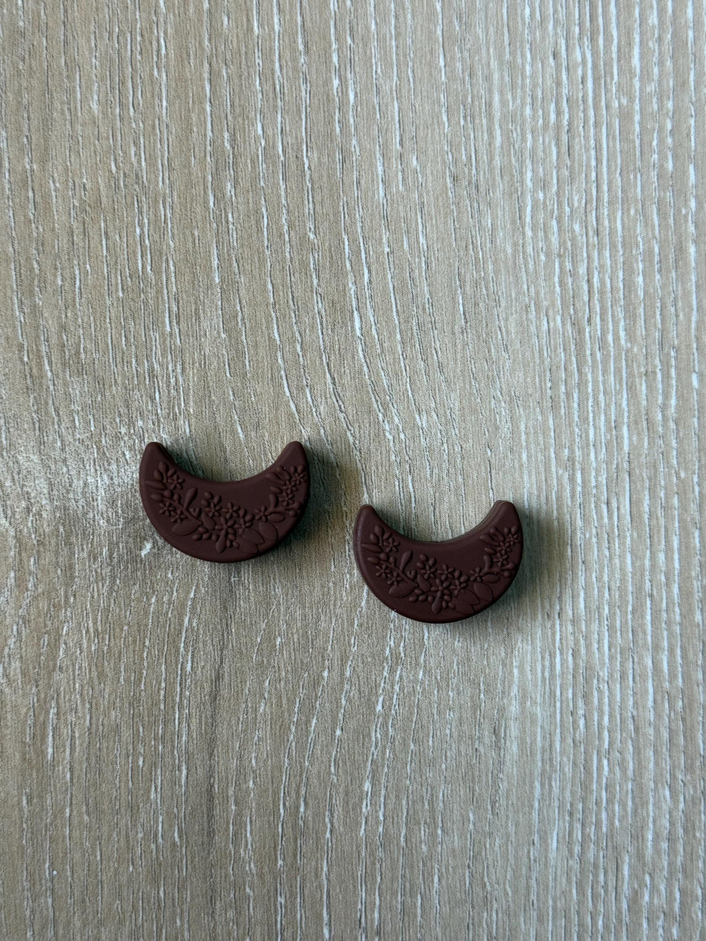 Crescent moon needle stoppers for knitting needles