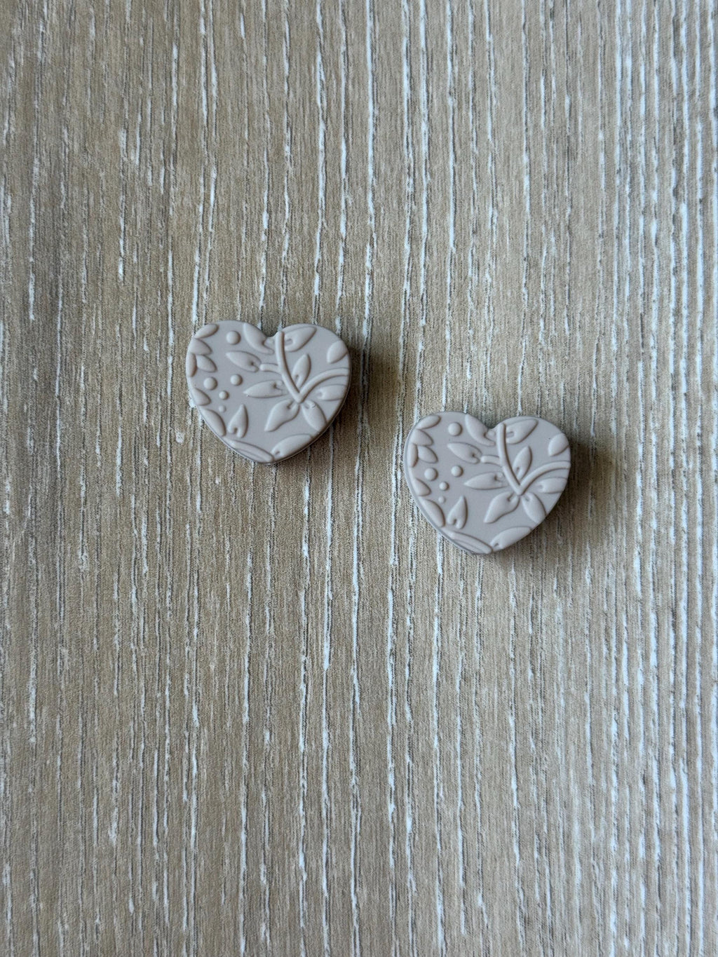 Hearts needle stoppers for knitting needles