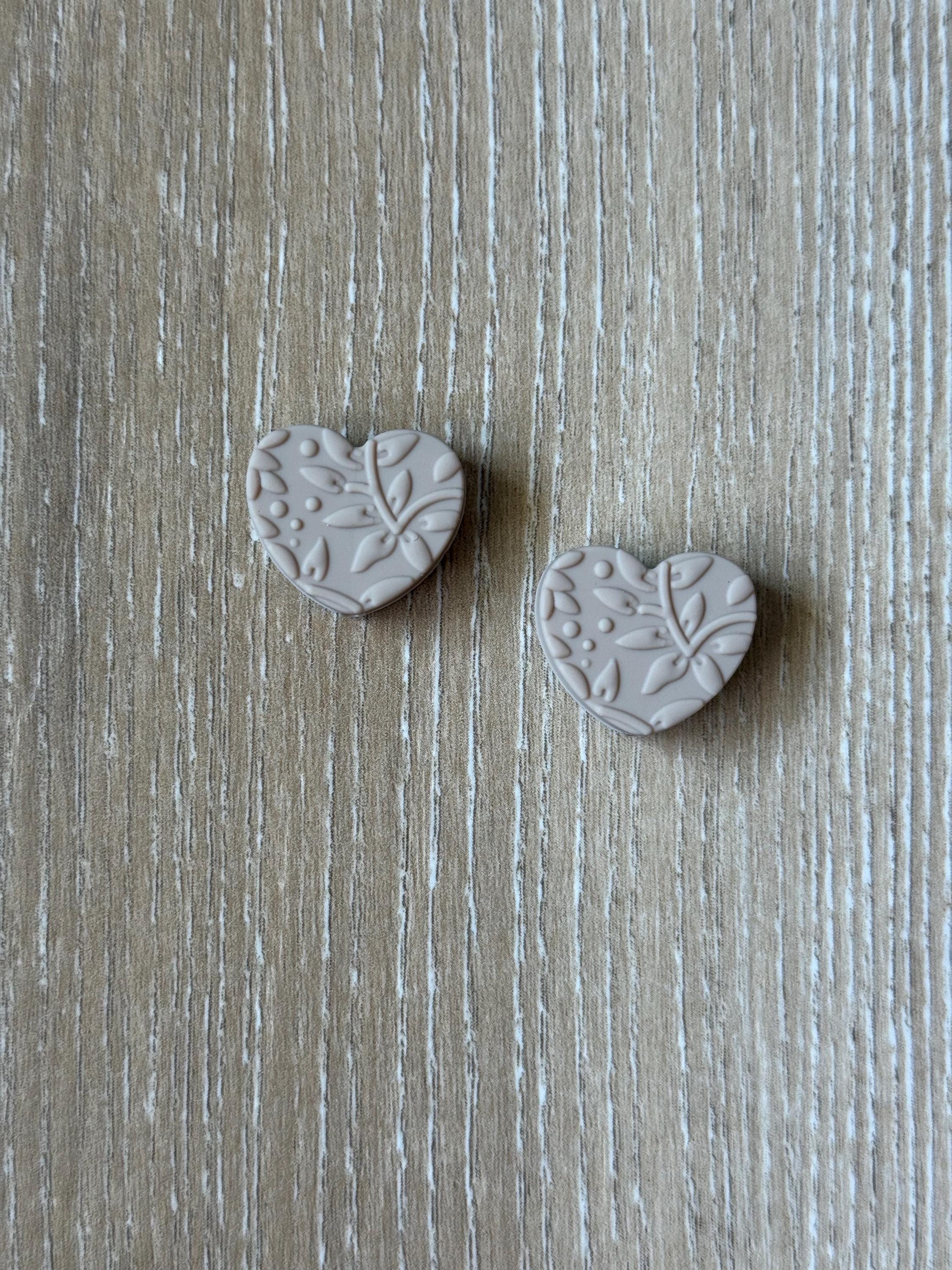 Hearts needle stoppers for knitting needles