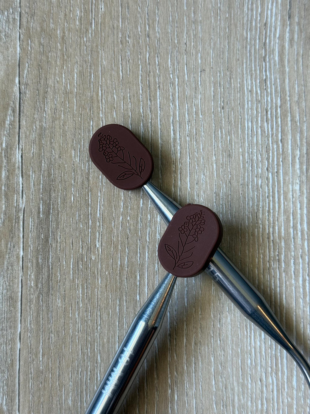 Flower needle stoppers for knitting needles