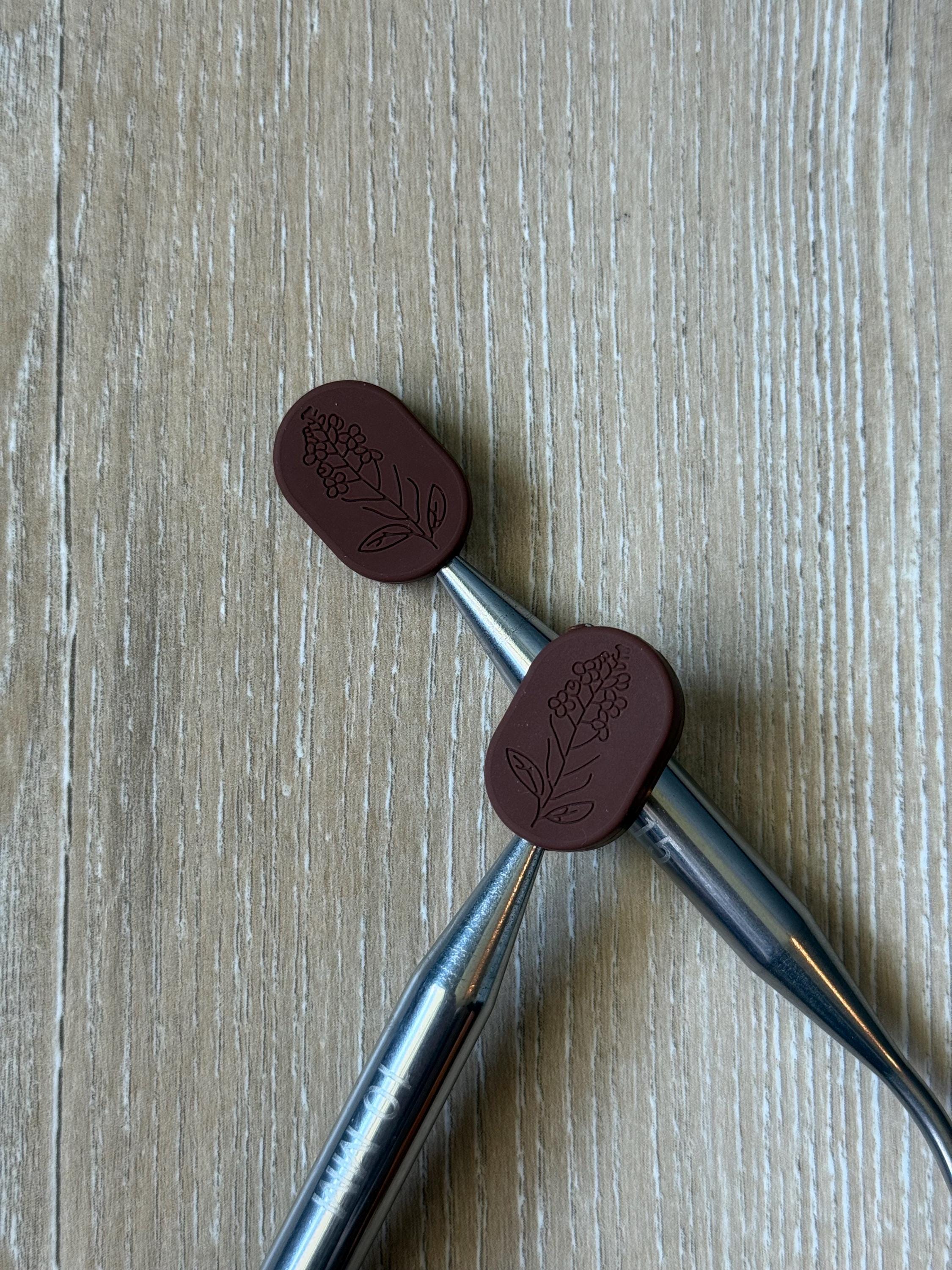 Flower needle stoppers for knitting needles