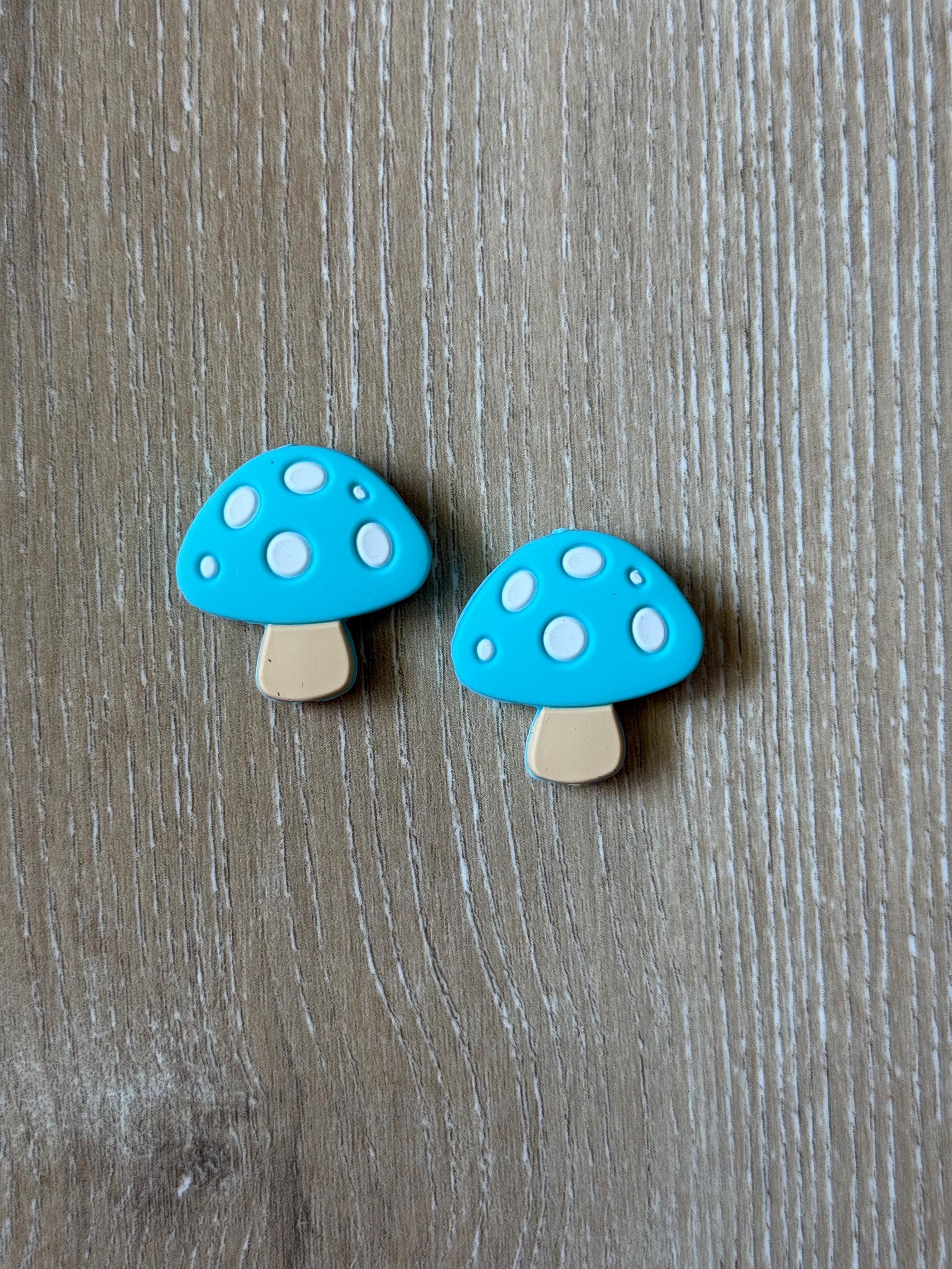 Mushroom needle stoppers for knitting needles