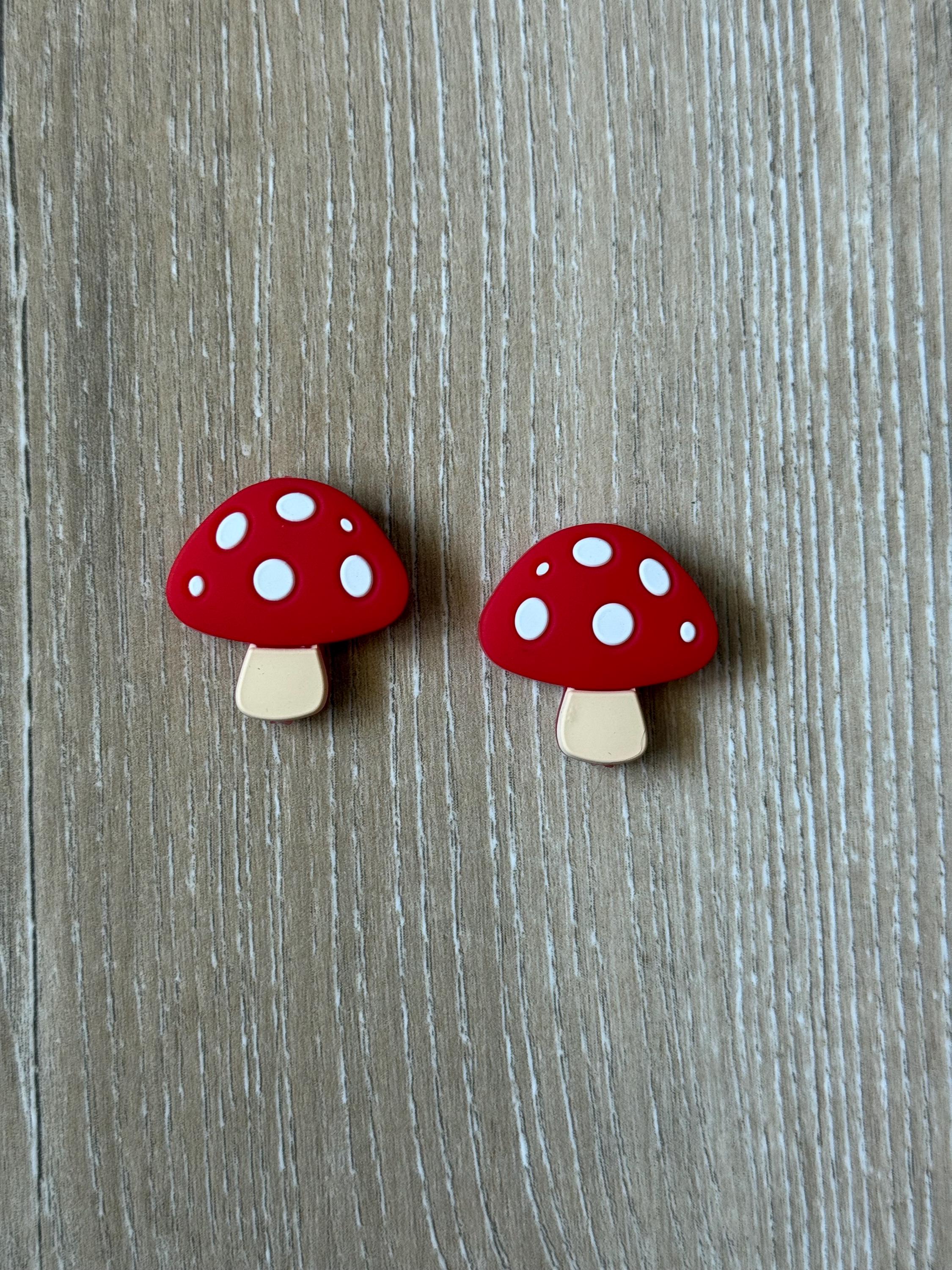 Mushroom needle stoppers for knitting needles