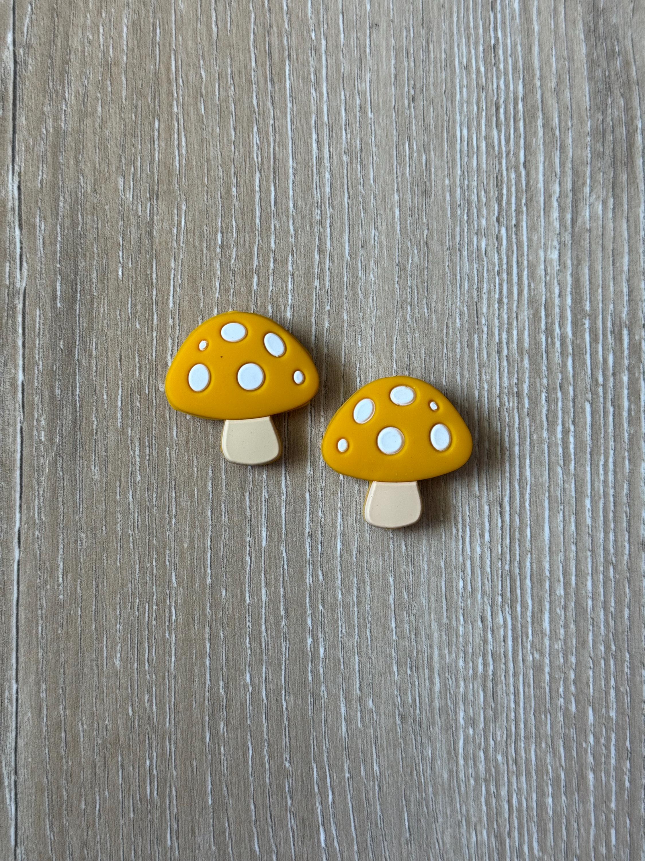 Mushroom needle stoppers for knitting needles