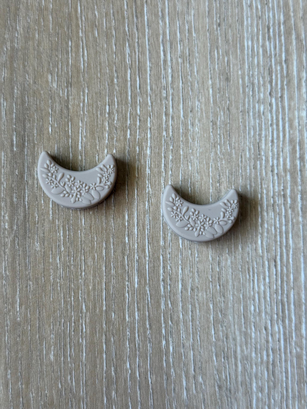 Crescent moon needle stoppers for knitting needles