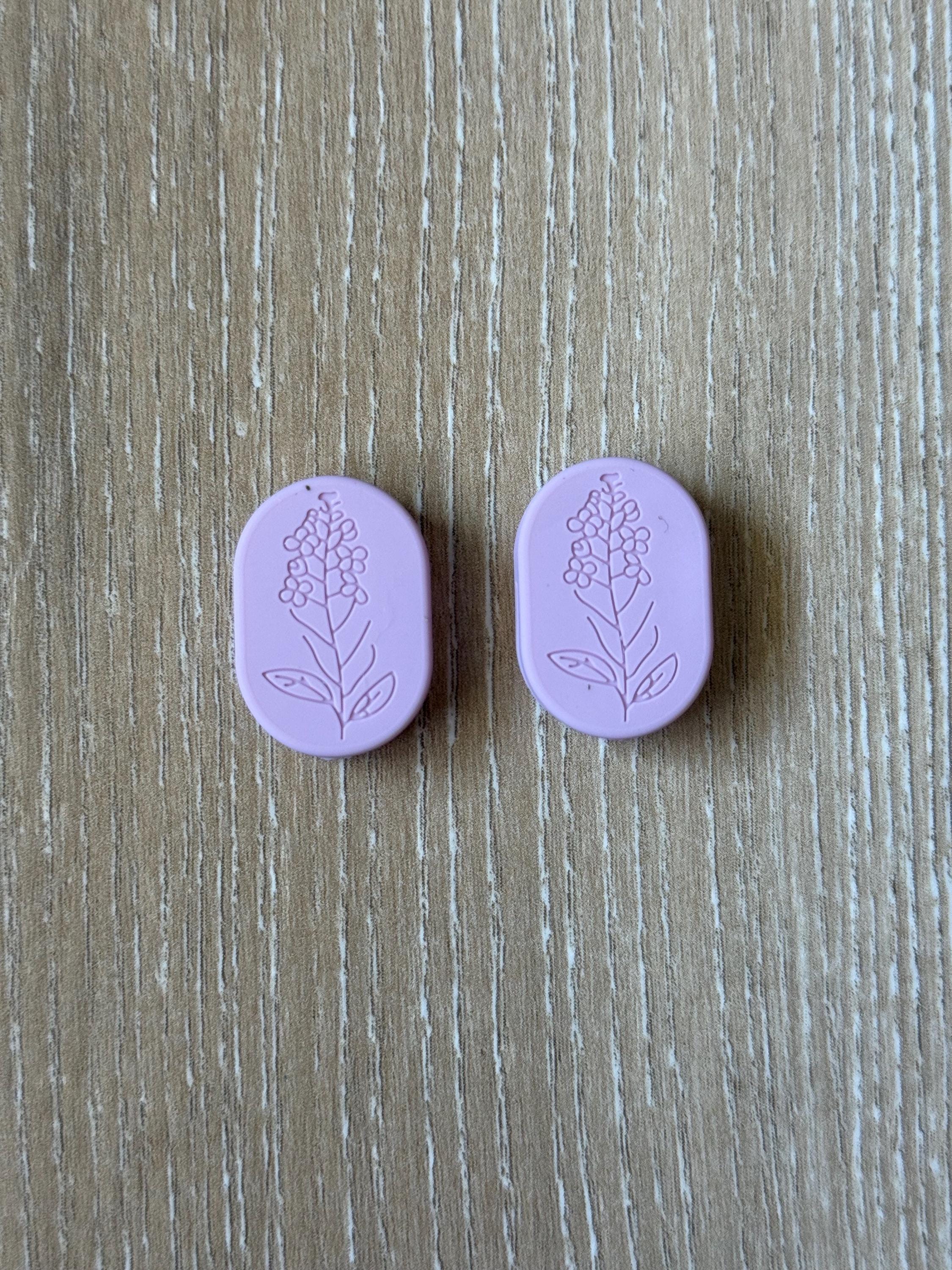 Flower needle stoppers for knitting needles