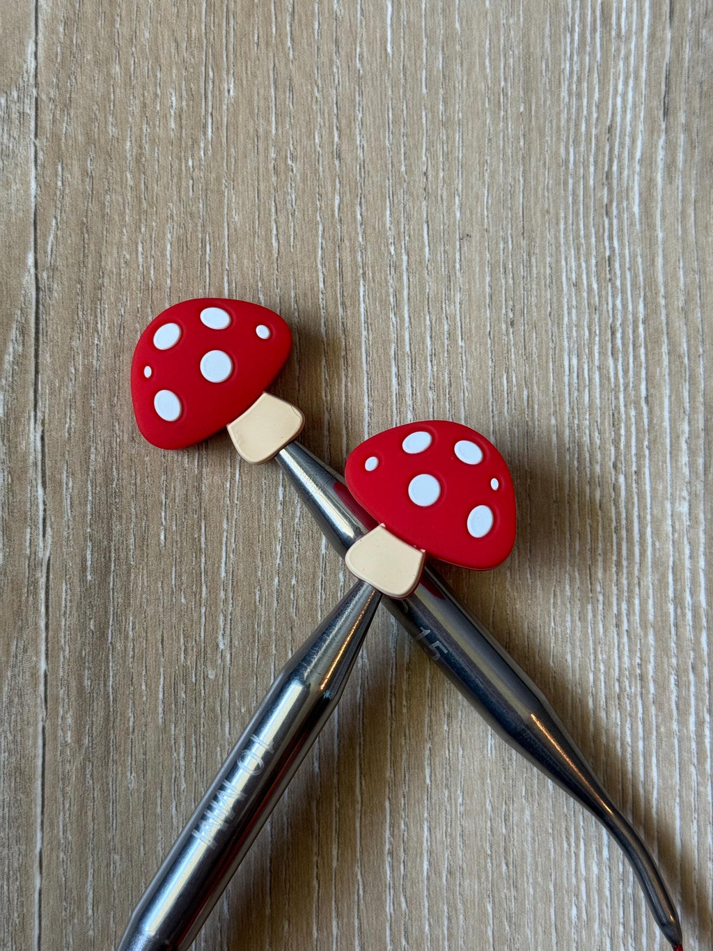 Mushroom needle stoppers for knitting needles